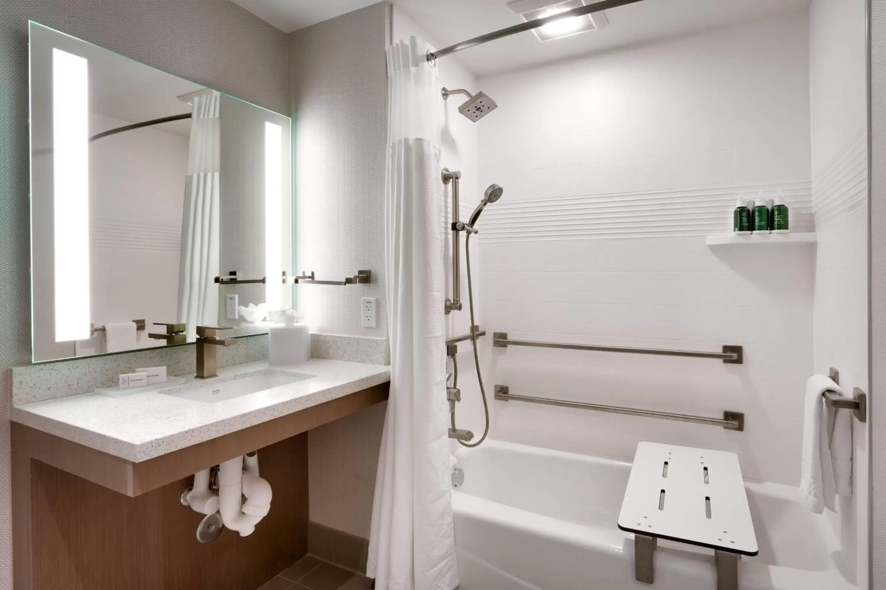 Bathroom in TownePlace Suites by Marriott Los Angeles LAX/Hawthorne