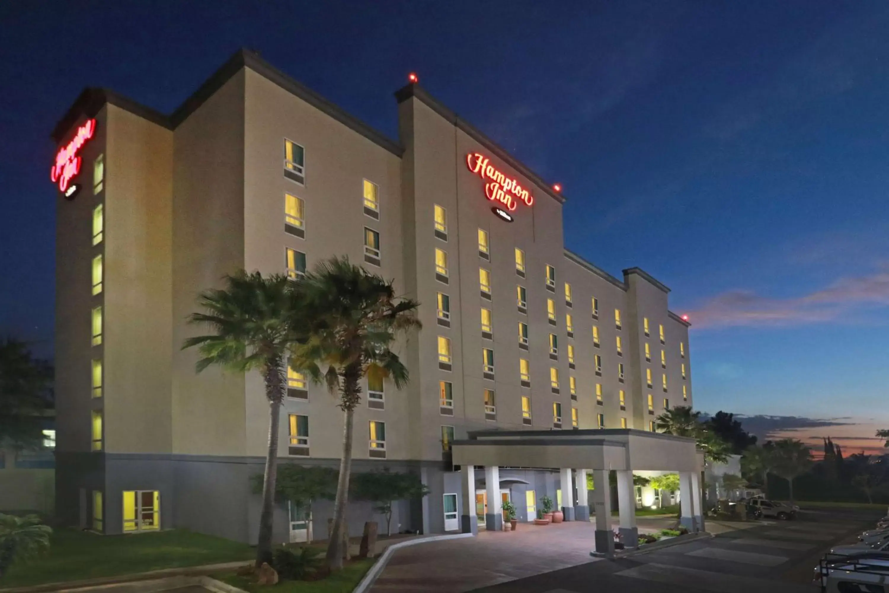 Property Building in Hampton Inn by Hilton Guadalajara-Aeropuerto