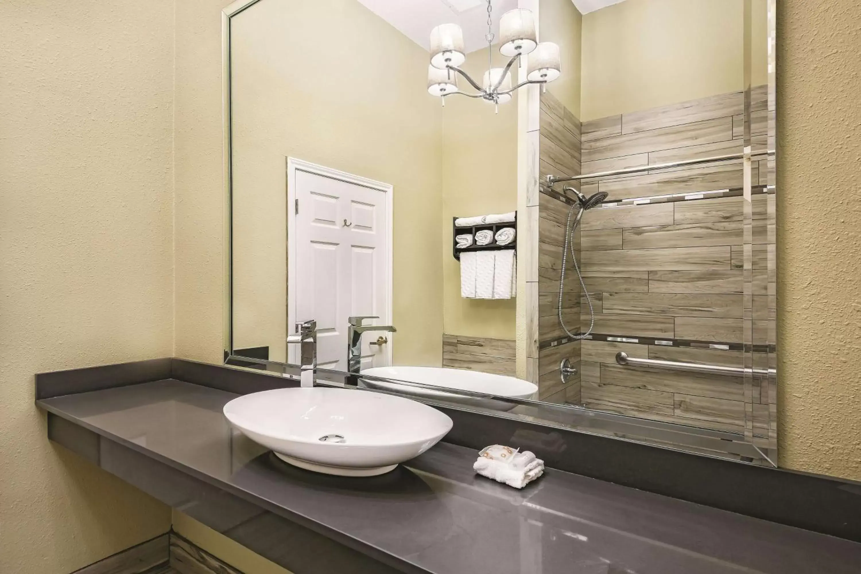 Photo of the whole room, Bathroom in La Quinta by Wyndham Laredo Airport