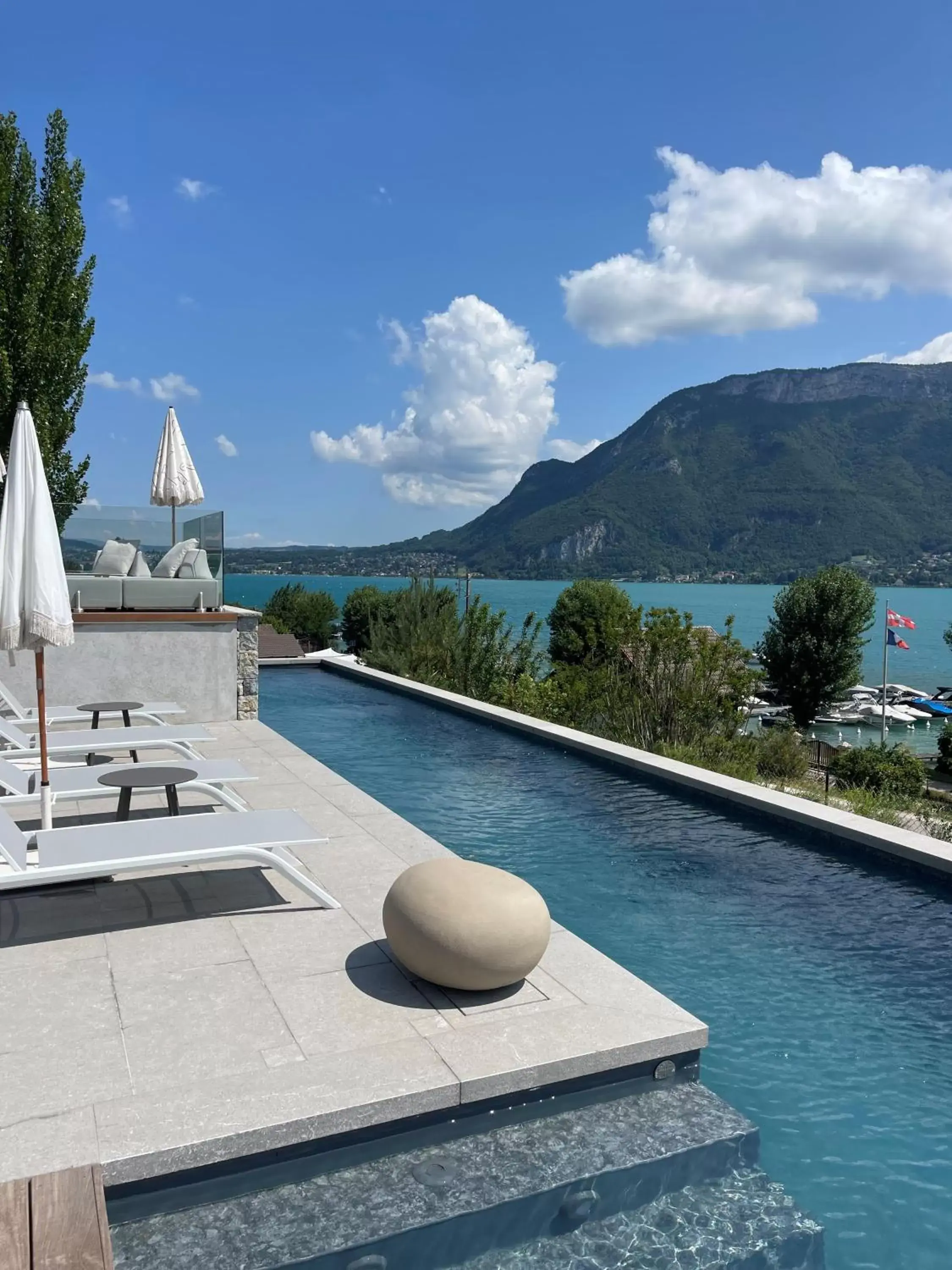 Pool view, Swimming Pool in Hôtel Beauregard, The Originals Relais (Inter-Hotel)