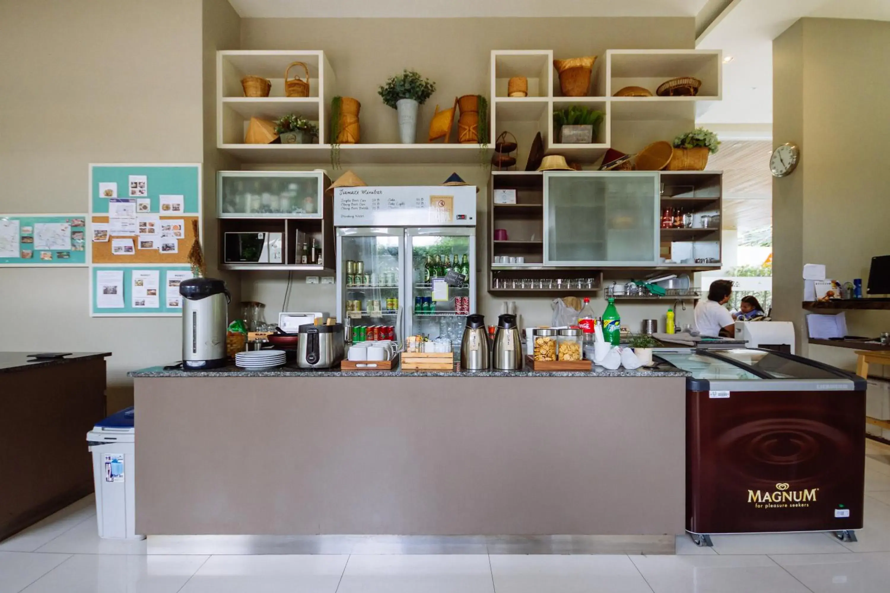 Restaurant/places to eat in Siamaze Hostel