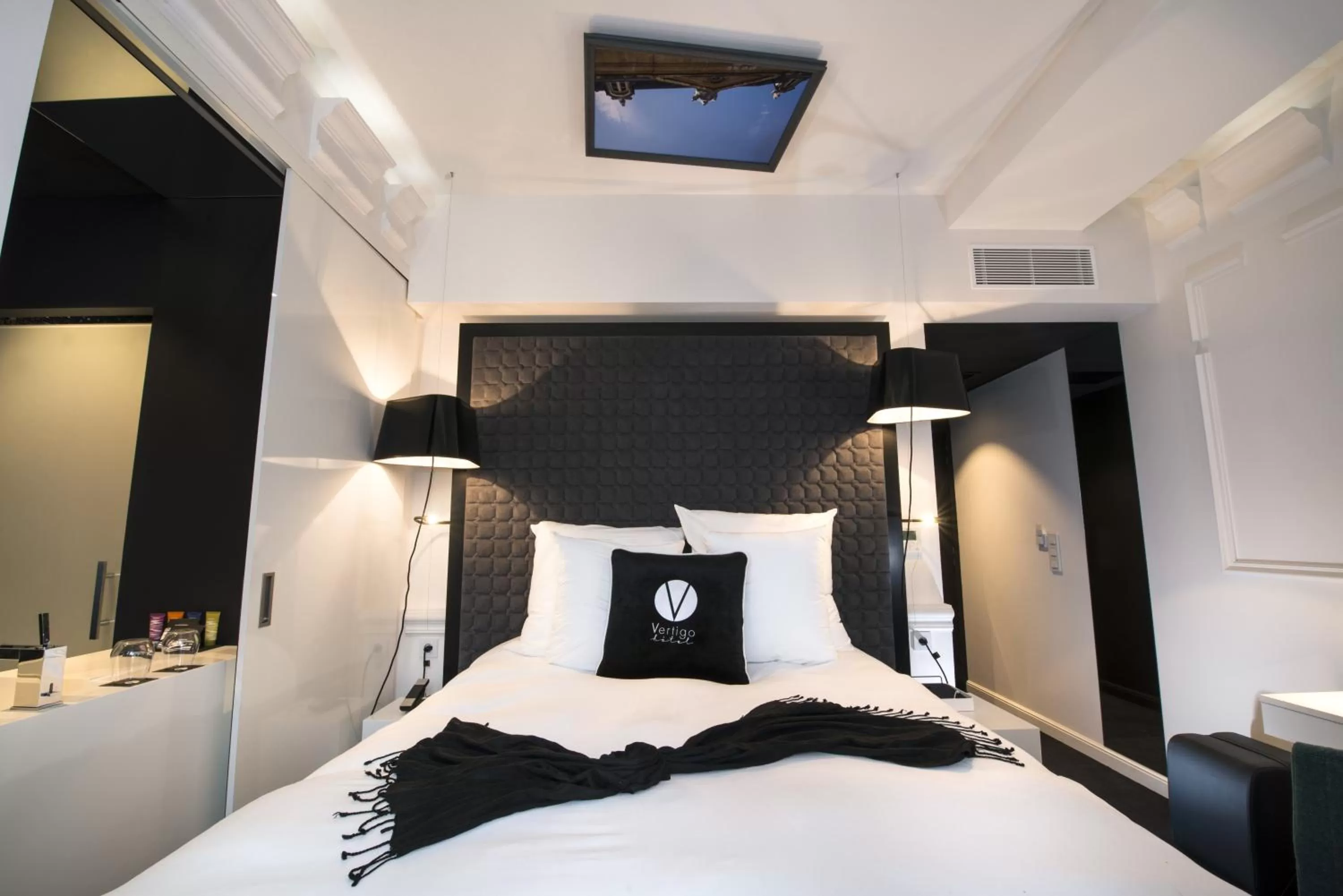 Bedroom, Bed in Vertigo Hotel, Dijon, a Member of Design Hotels