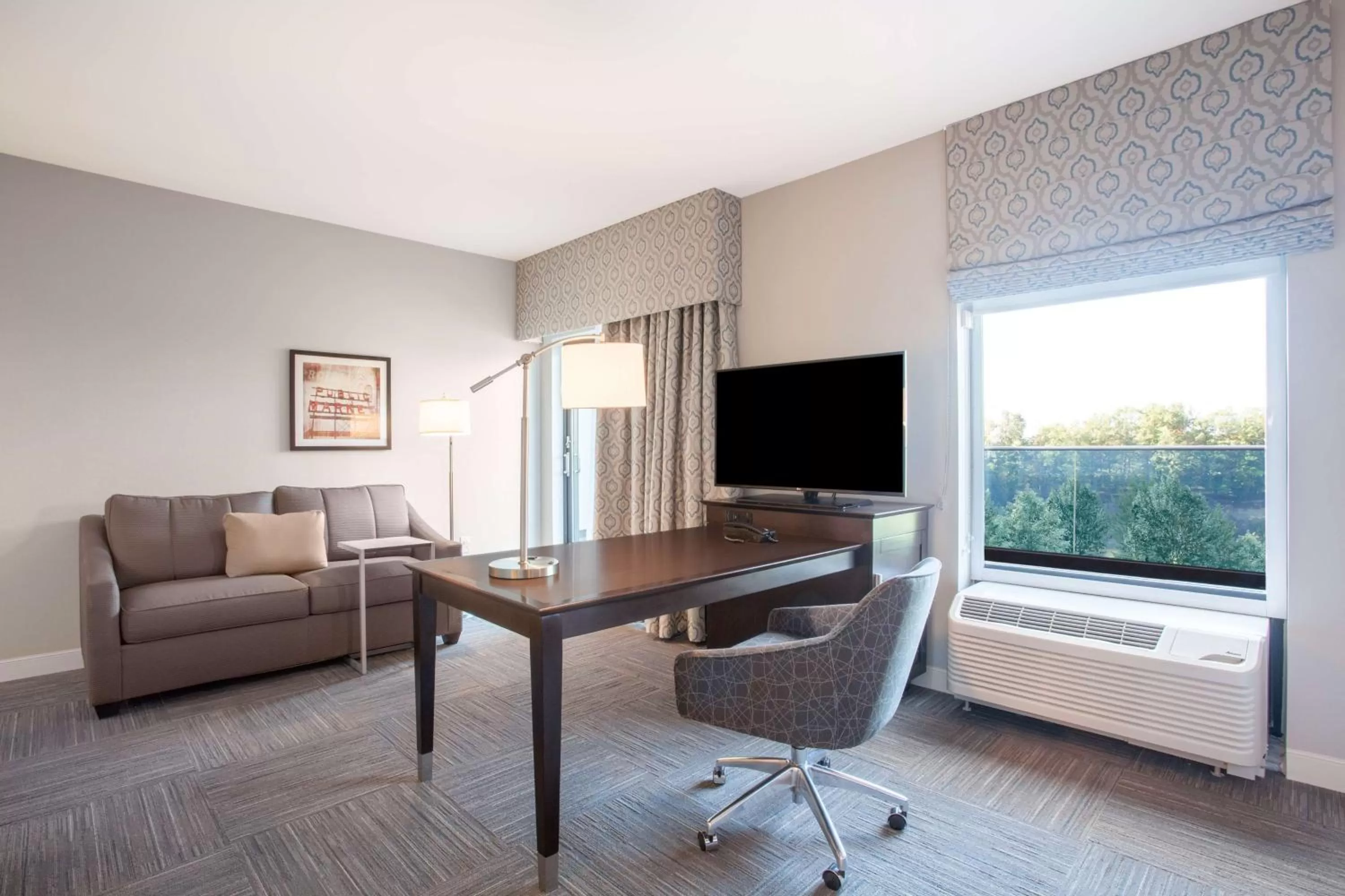 Bedroom in Hampton Inn Rochester Penfield, Ny