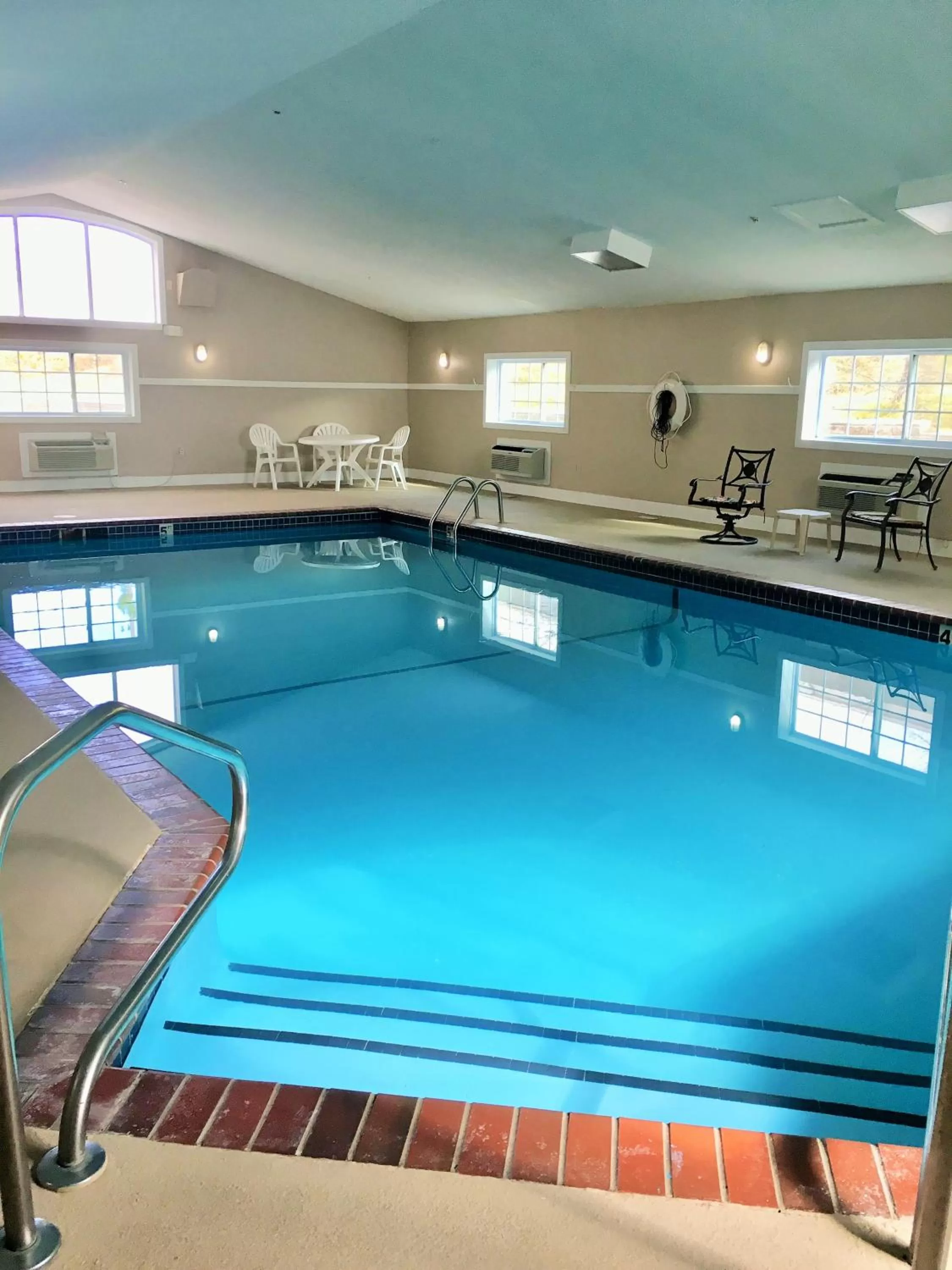 Swimming pool in Quality Inn Lawton near Fort Sill