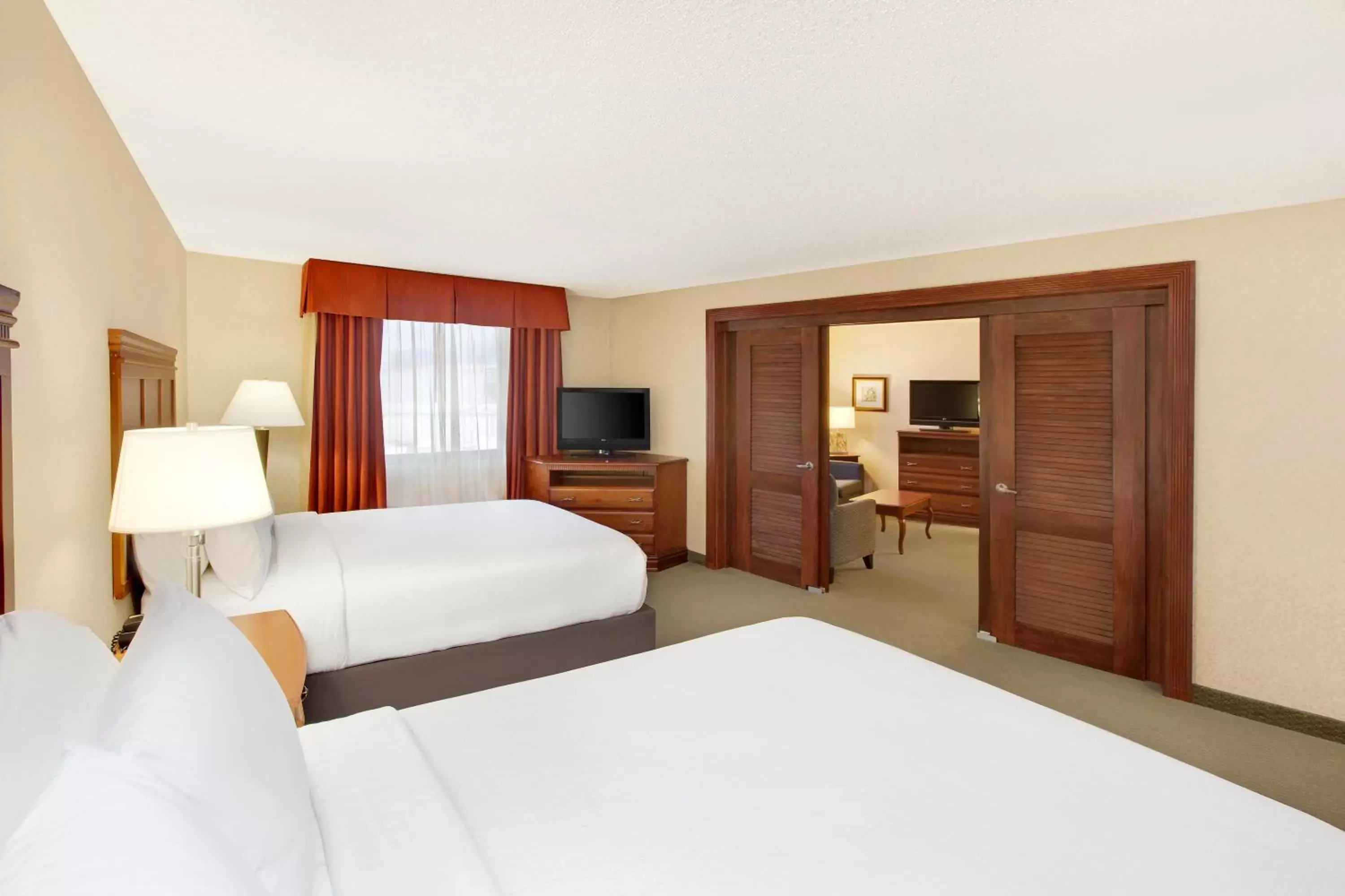 Photo of the whole room, Bed in Holiday Inn Market Center