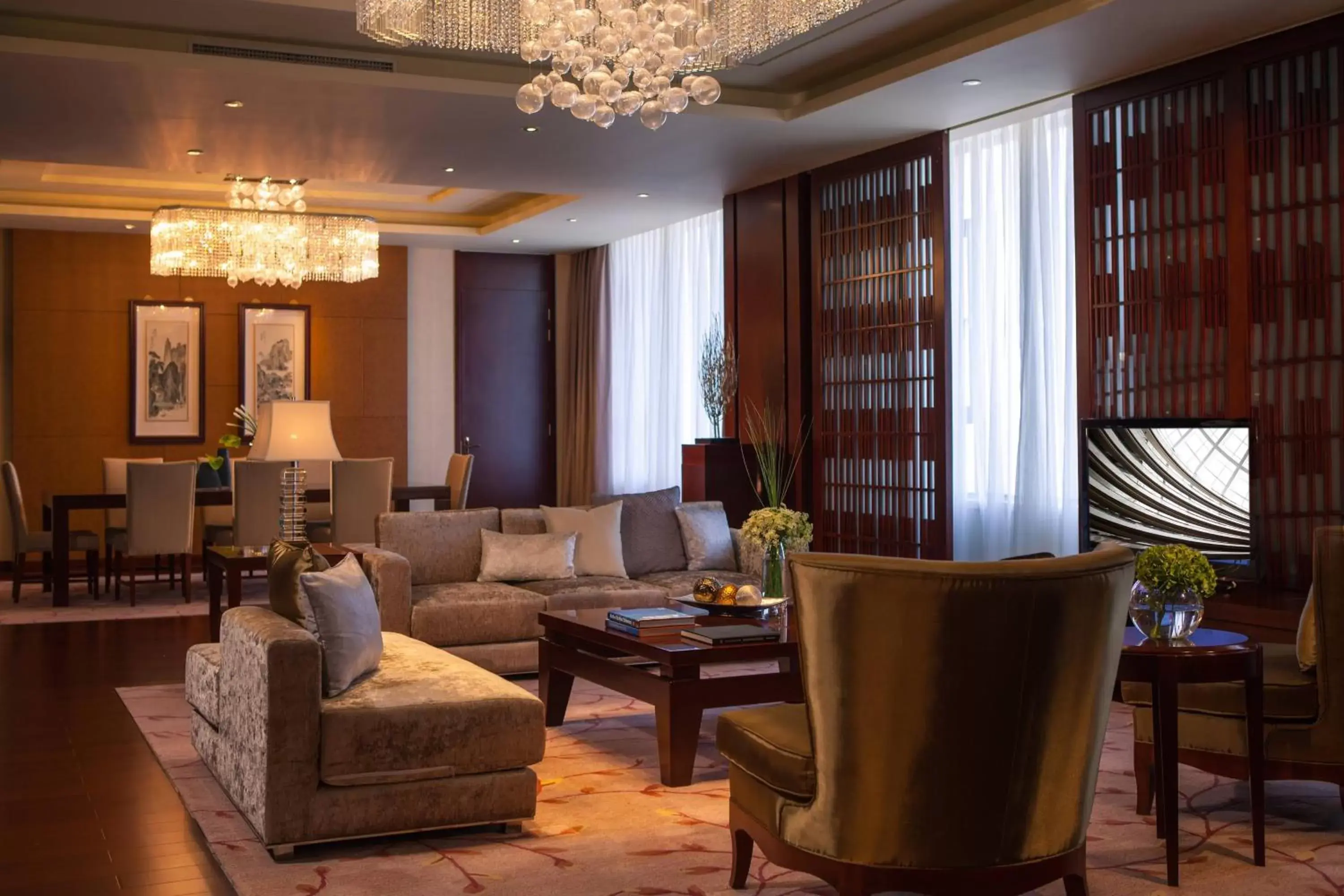 Living room, Seating Area in Renaissance Tianjin Lakeview Hotel