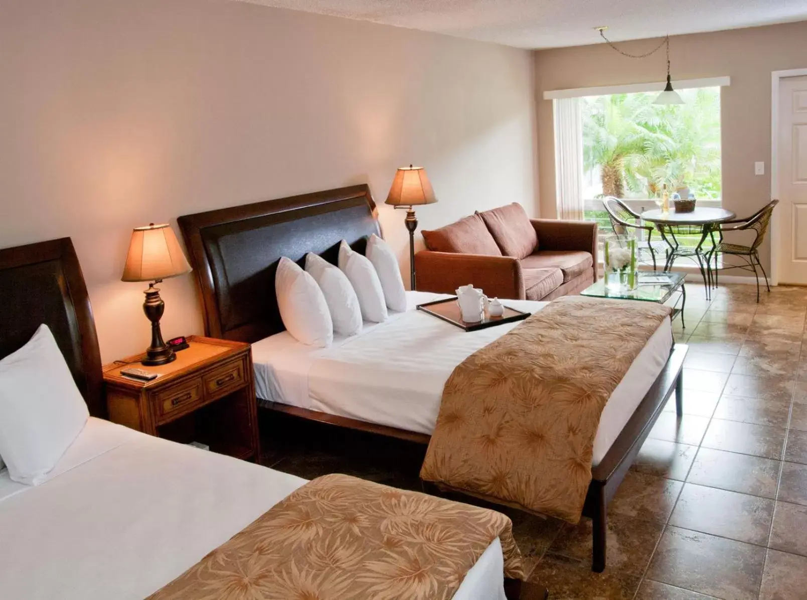 Day, Bed in Ocean Lodge