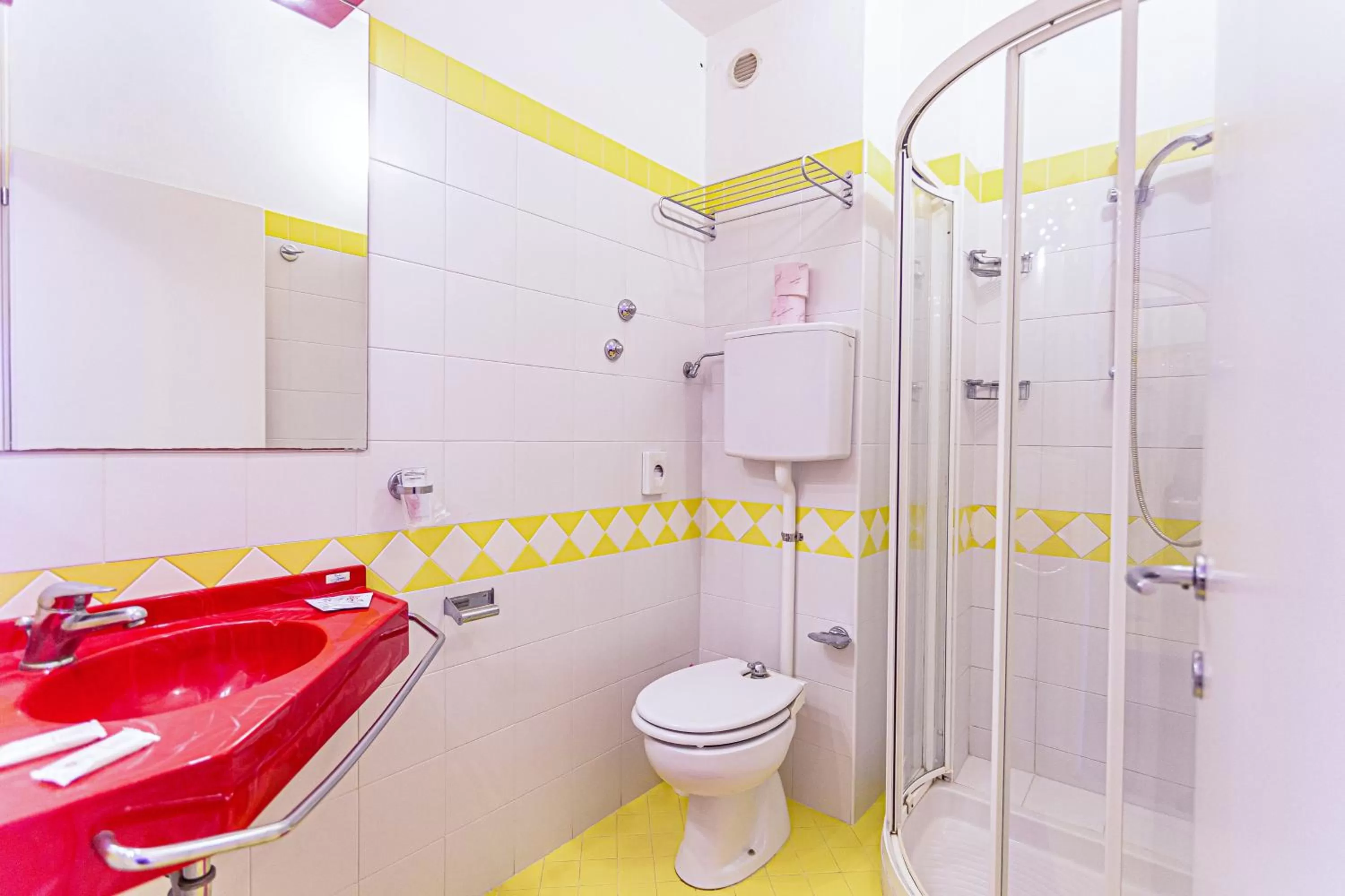 Shower in Hotel Continental