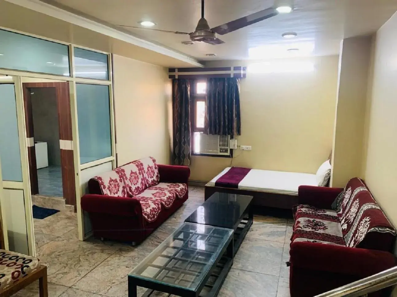 Living room in HOTEL ANAND Living room in HOTEL ANAND