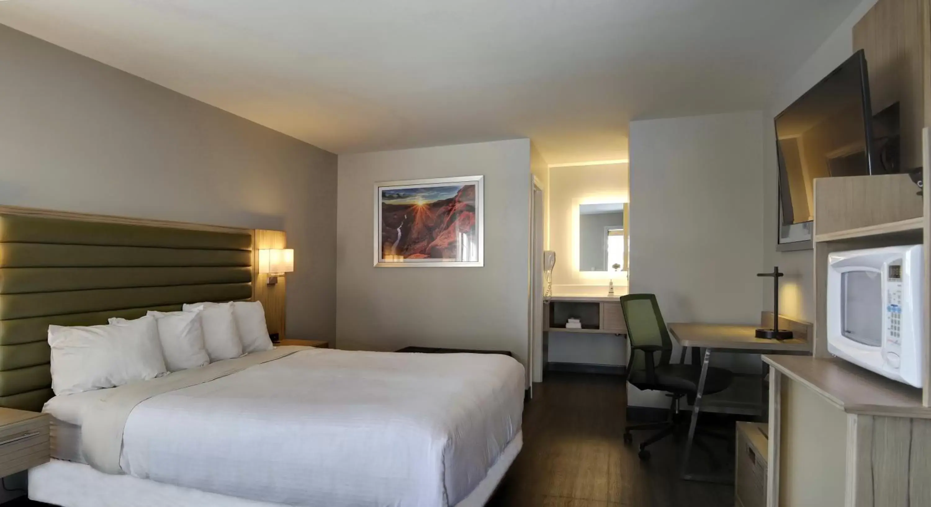 Photo of the whole room, Bed in GreenTree Inn Flagstaff Photo of the whole room, Bed in GreenTree Inn Flagstaff