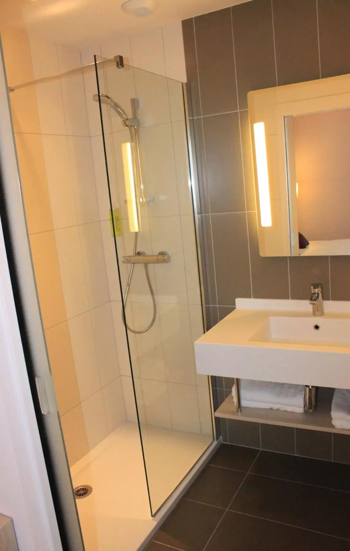 Bathroom in Brit Hotel Vendée Mer