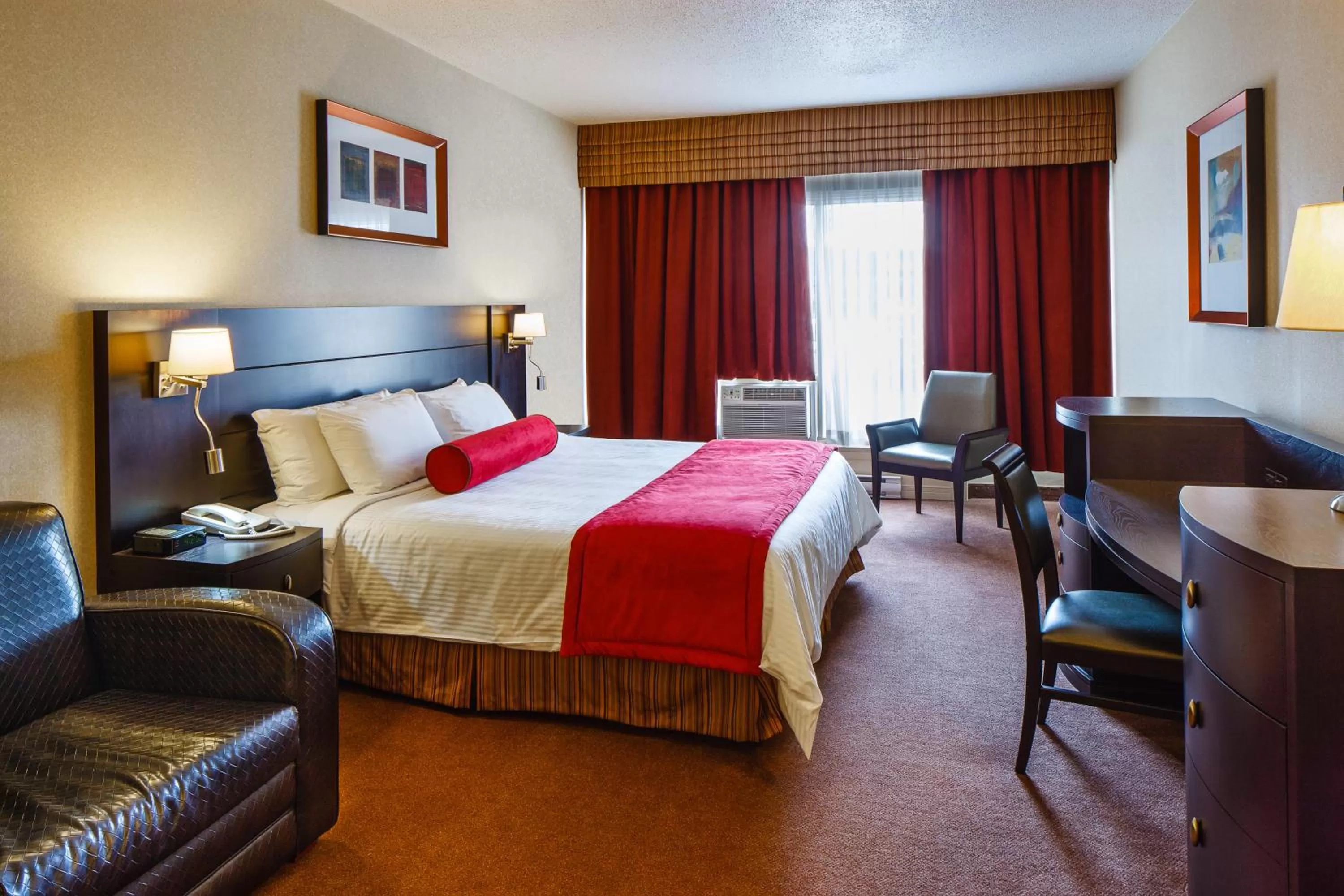 Bed in Auberge Royal Versailles