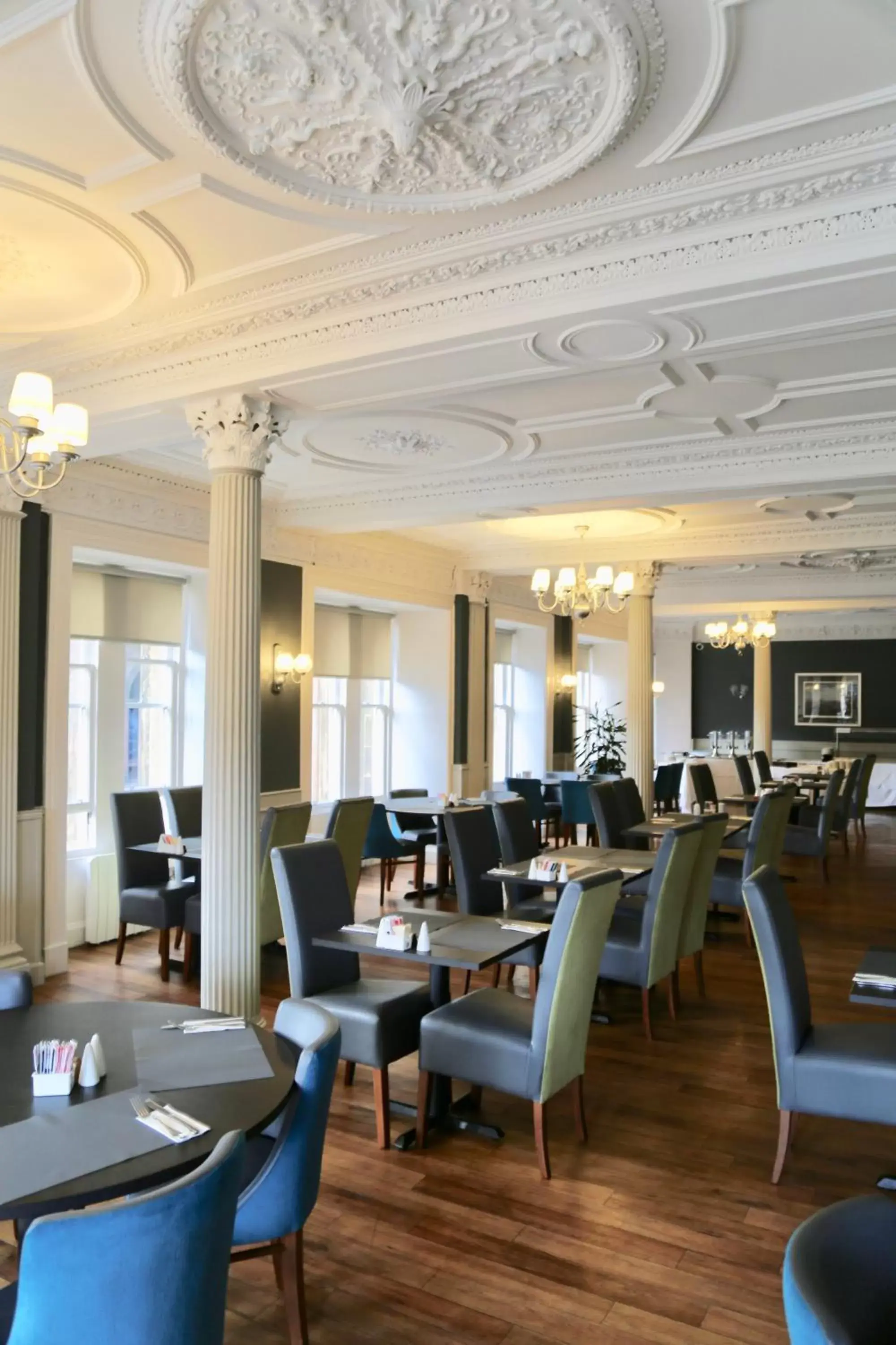 Restaurant/Places to Eat in Old Waverley Hotel