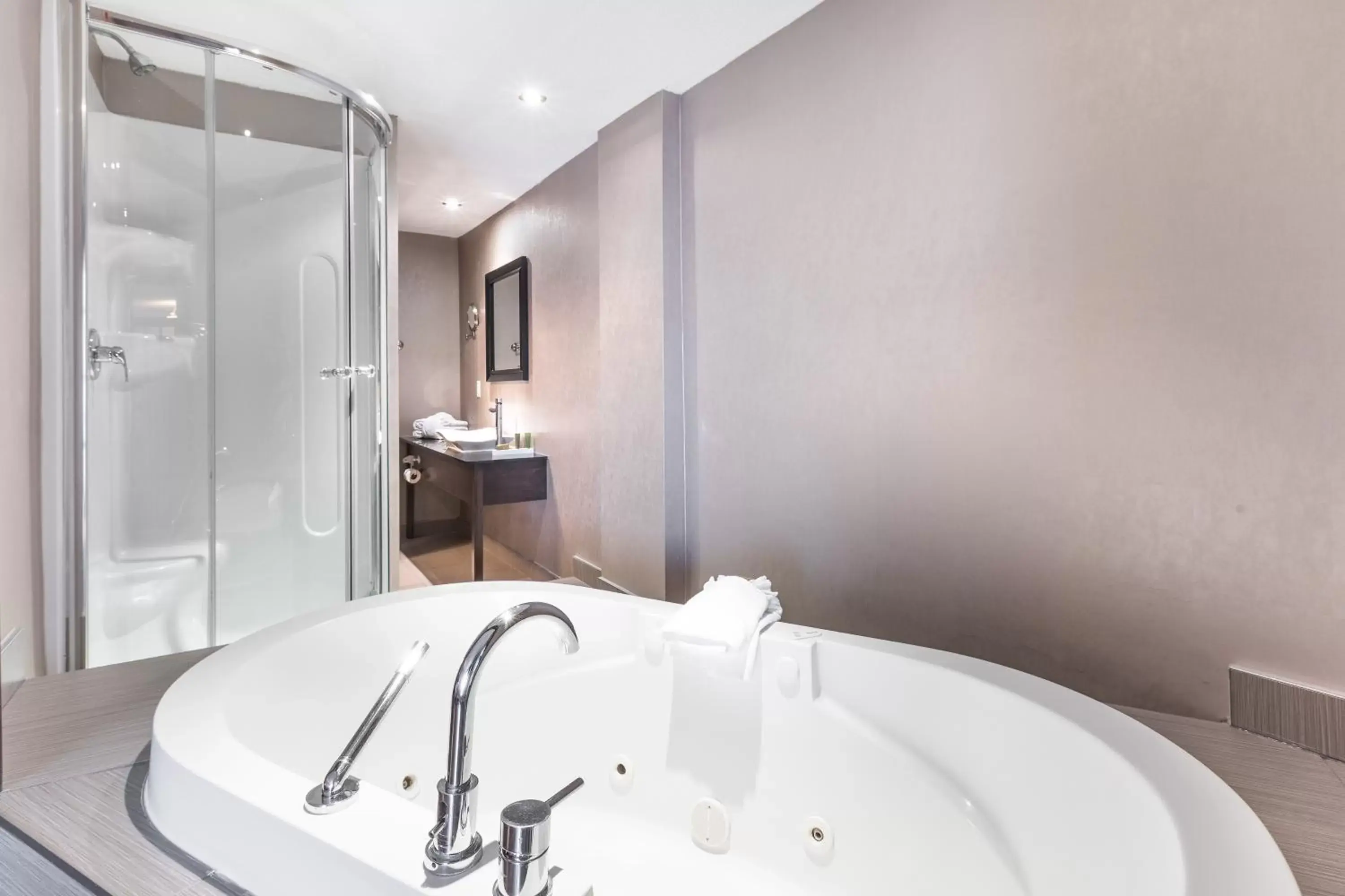 Restaurant/places to eat in Hotel Universel Restaurant/places to eat in Hotel Universel