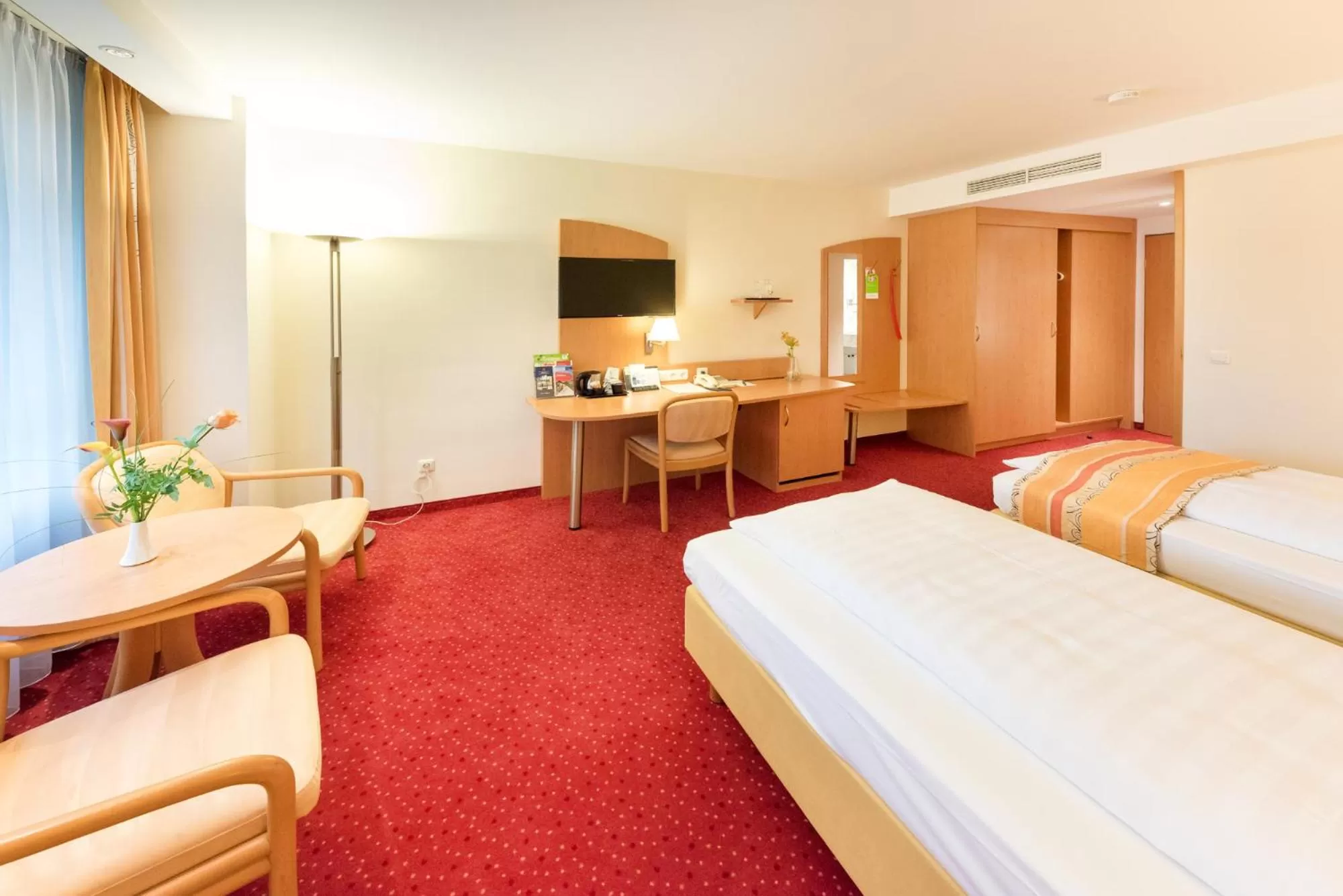 Photo of the whole room, Bed in Hotel Alarun