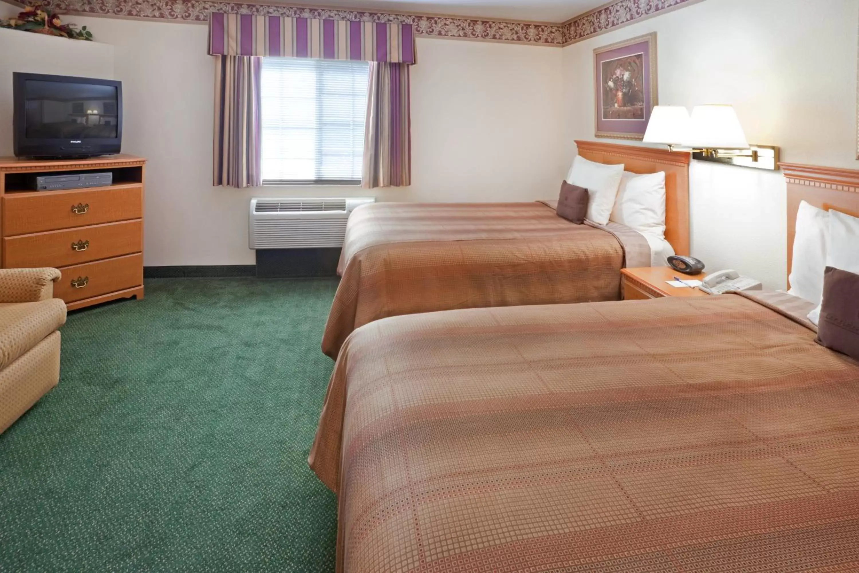 Photo of the whole room, Bed in Candlewood Suites Tyler, an IHG Hotel