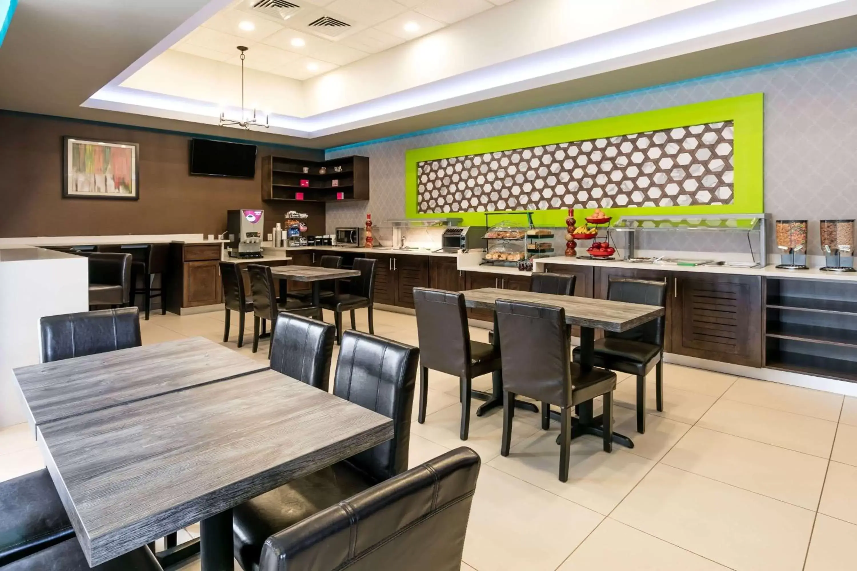 Restaurant/Places to Eat in Ramada by Wyndham El Paso