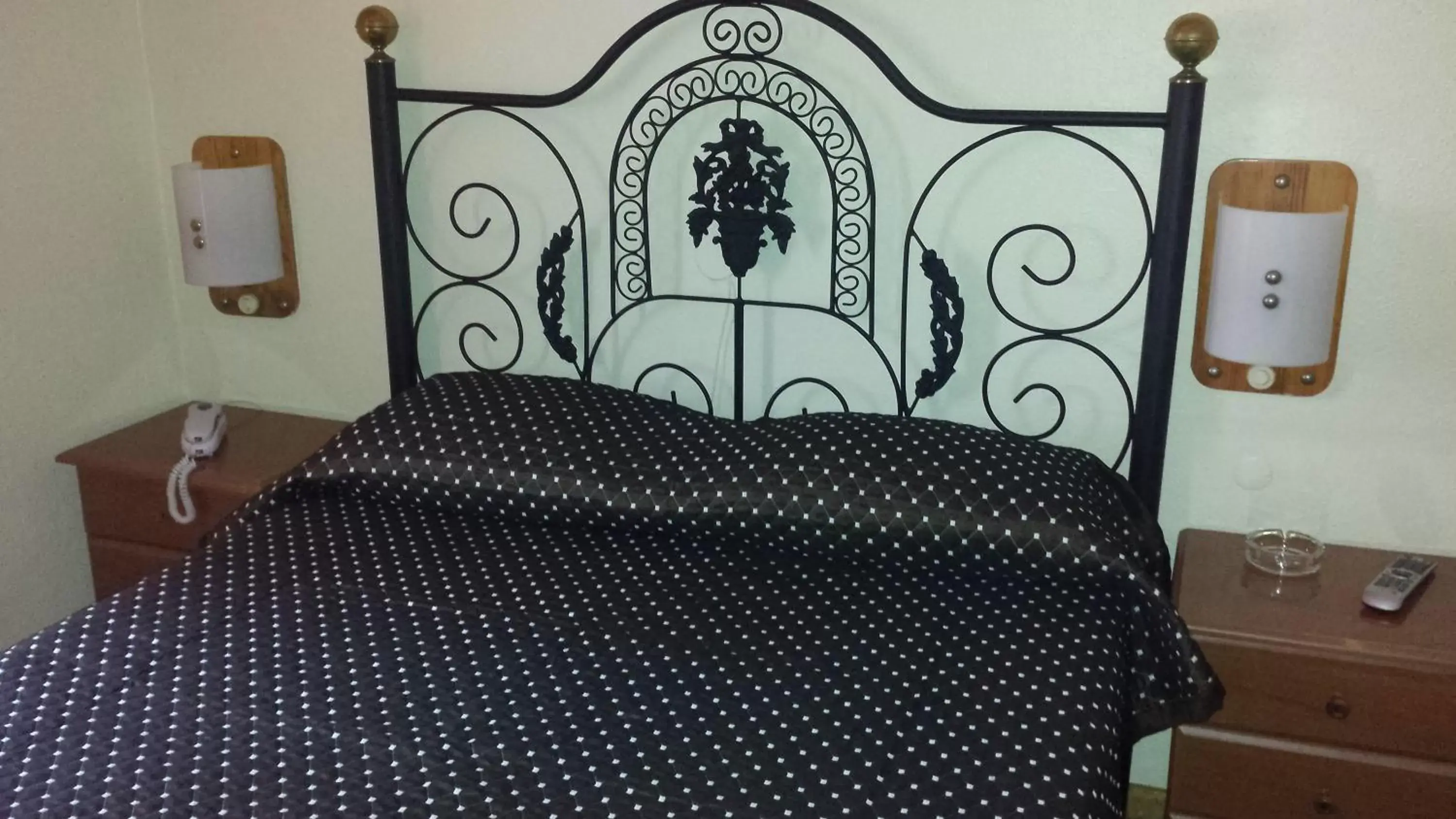 Bed in Pensao Residencial Flor dos Cavaleiros