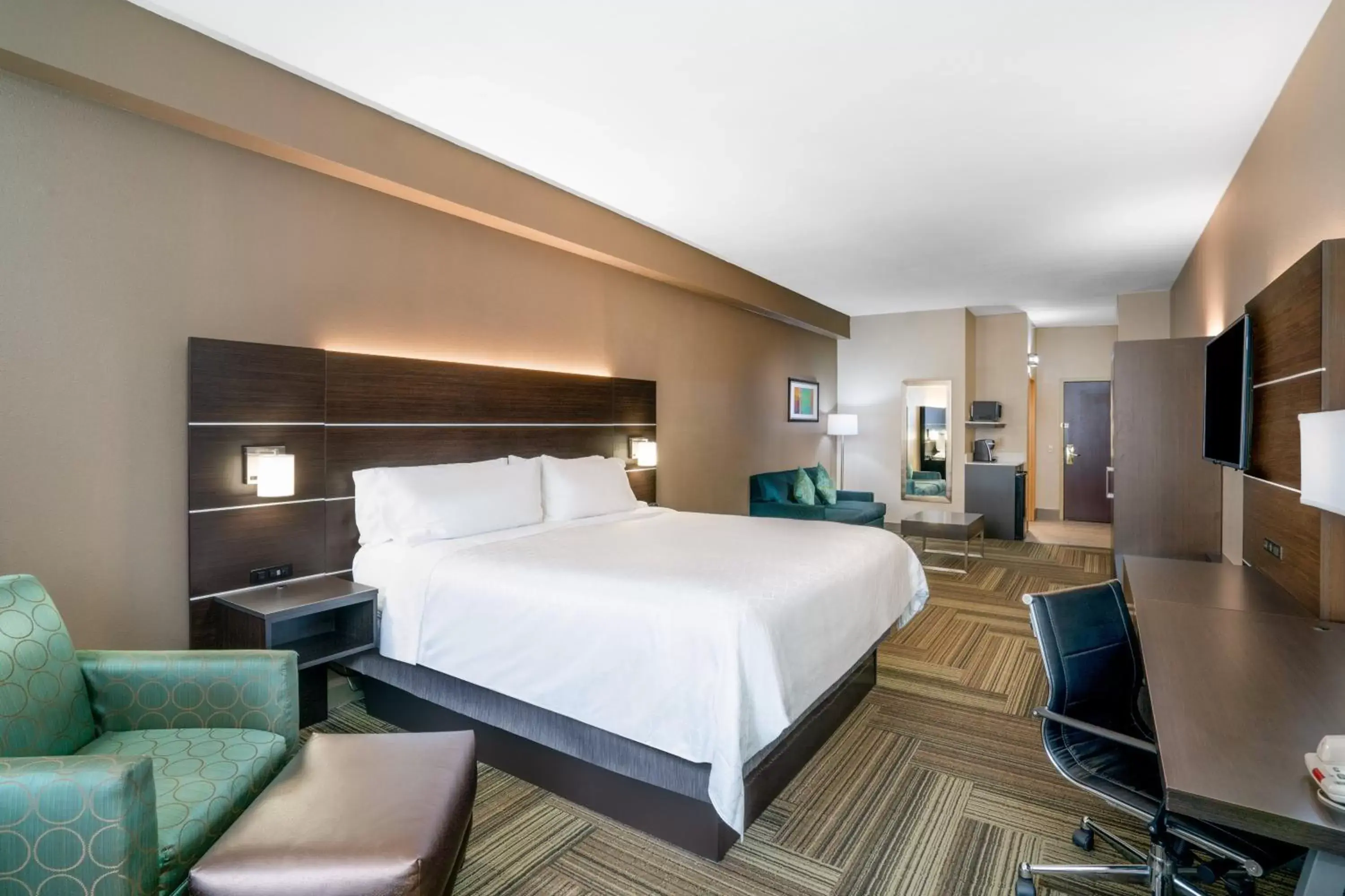 Photo of the whole room, Bed in Holiday Inn Express Hotel & Suites Ashland, an IHG Hotel