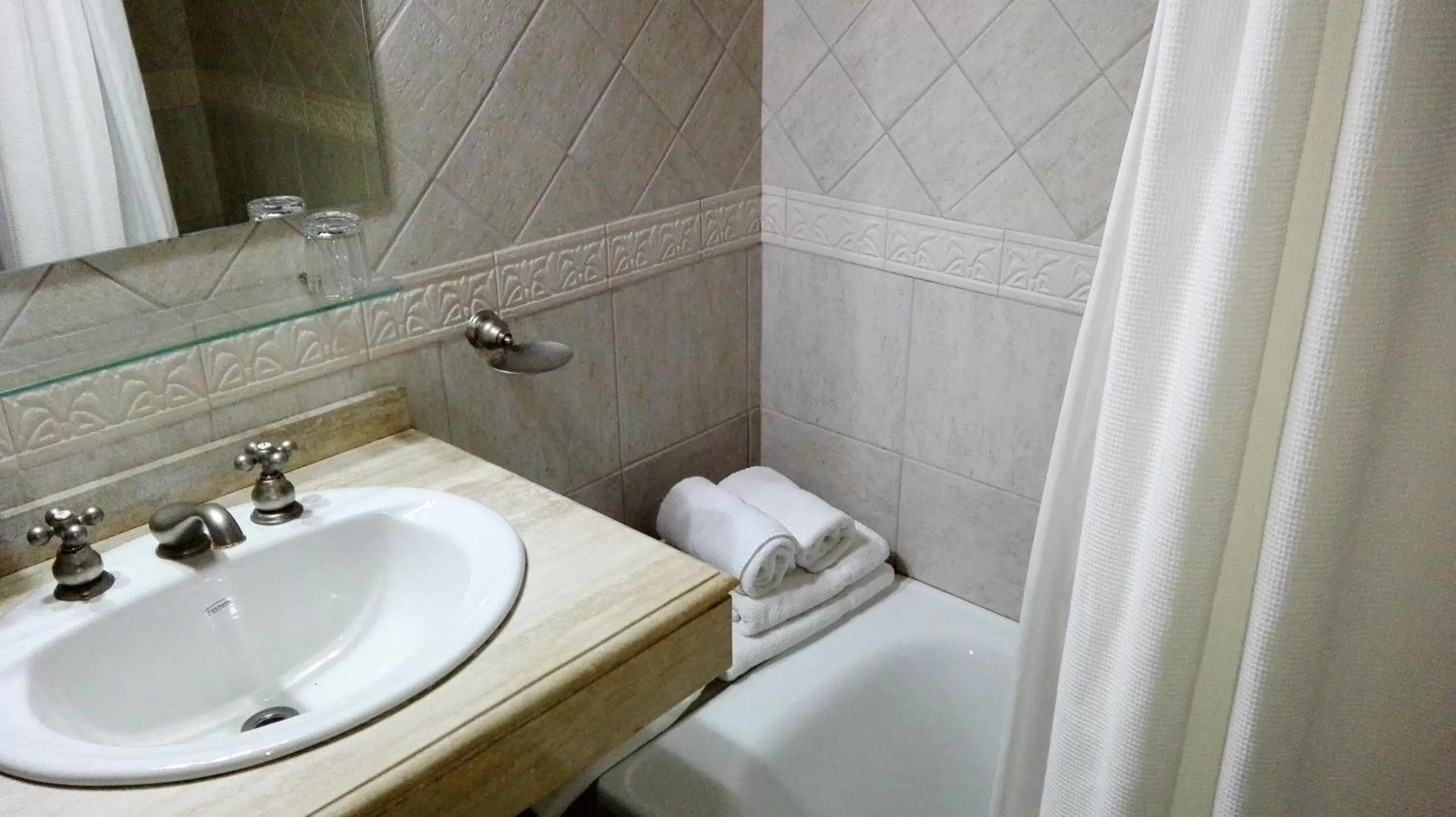 Shower, Bathroom in Amigos del Bosque