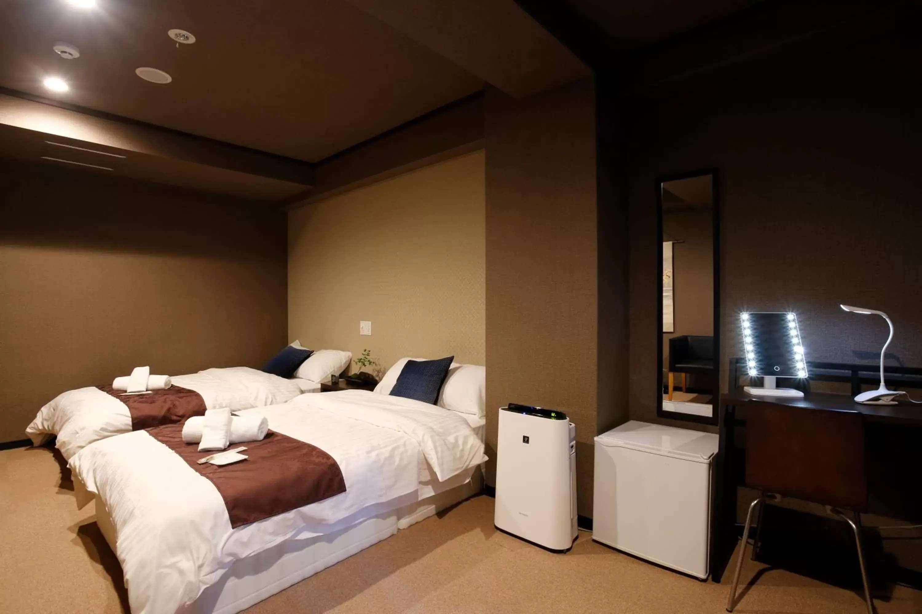 Staff, Bed in Sumiya Spa & Hotel