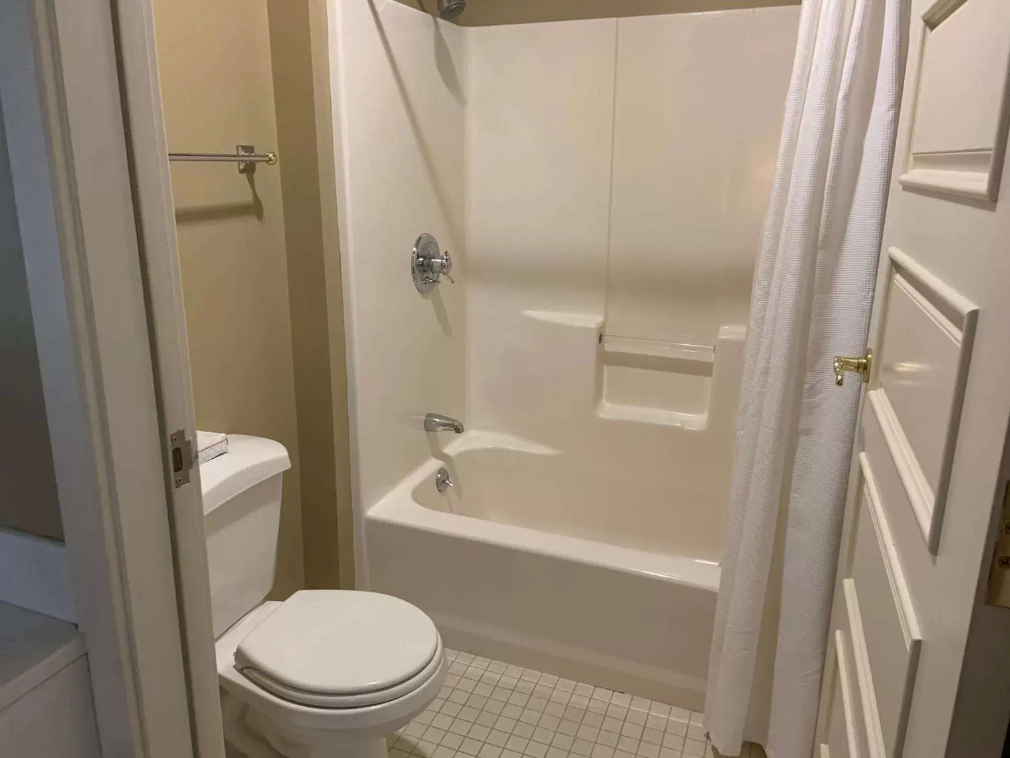 Shower, Bathroom in The Bethel Resort & Suites