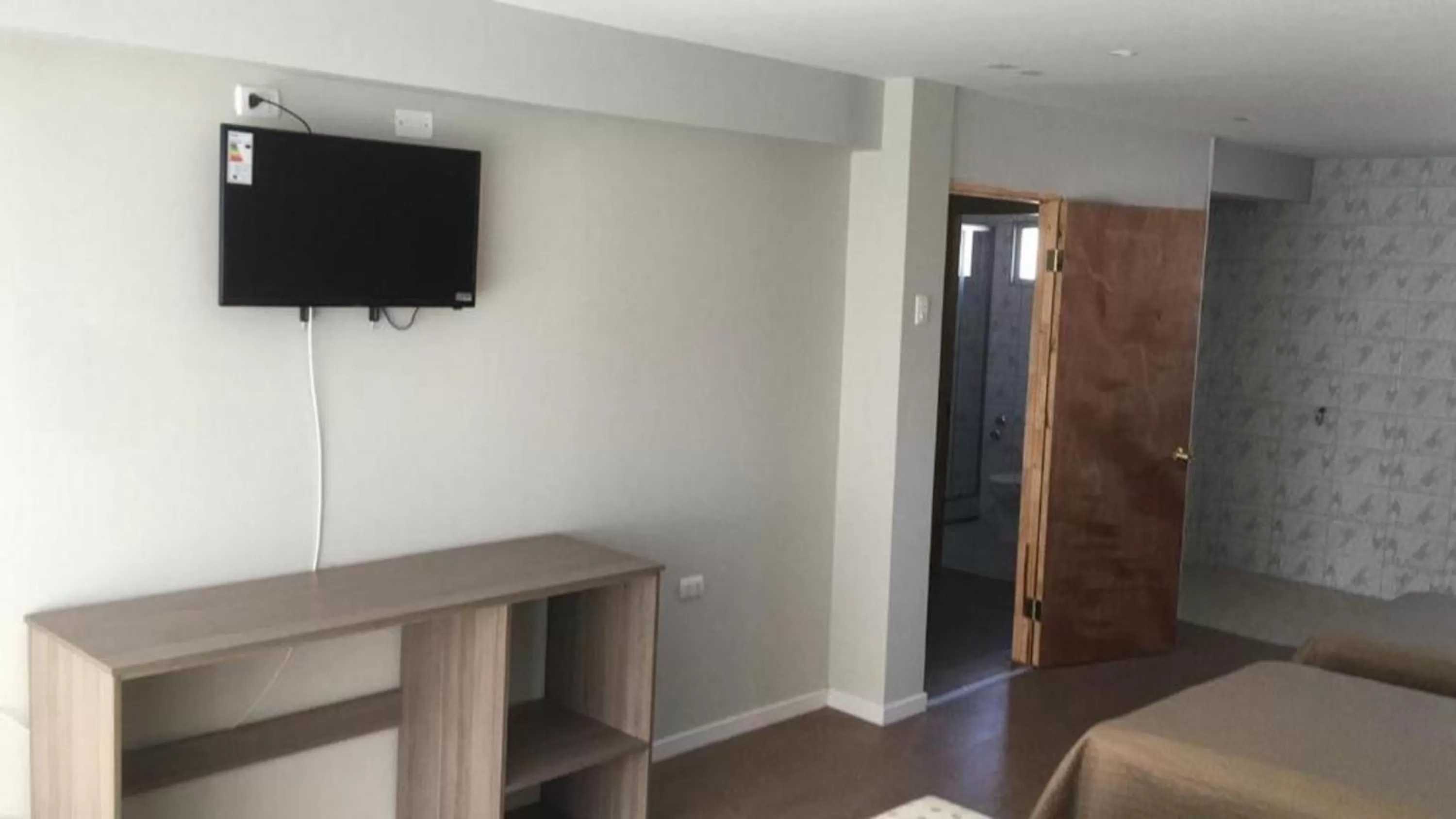 Other, TV/Entertainment Center in Hotel Amaru Express