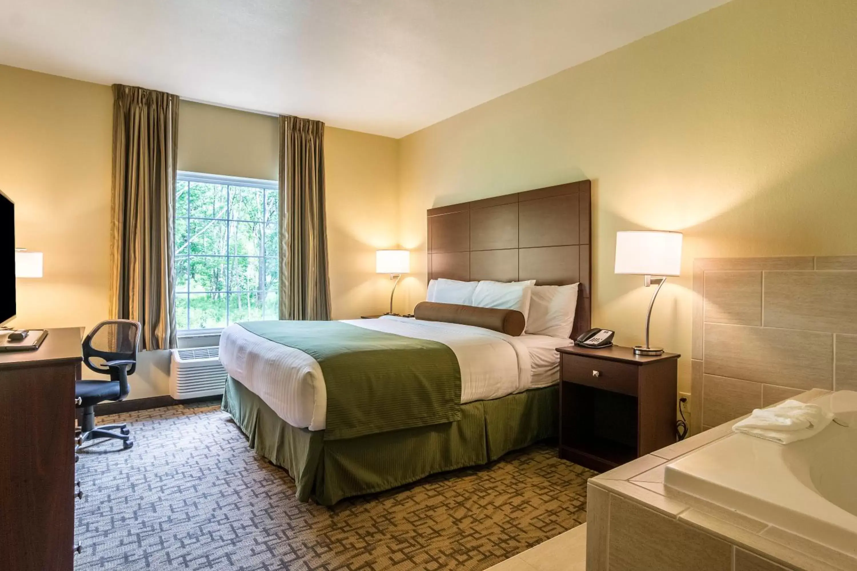 Bed in Cobblestone Hotel & Suites - Harborcreek
