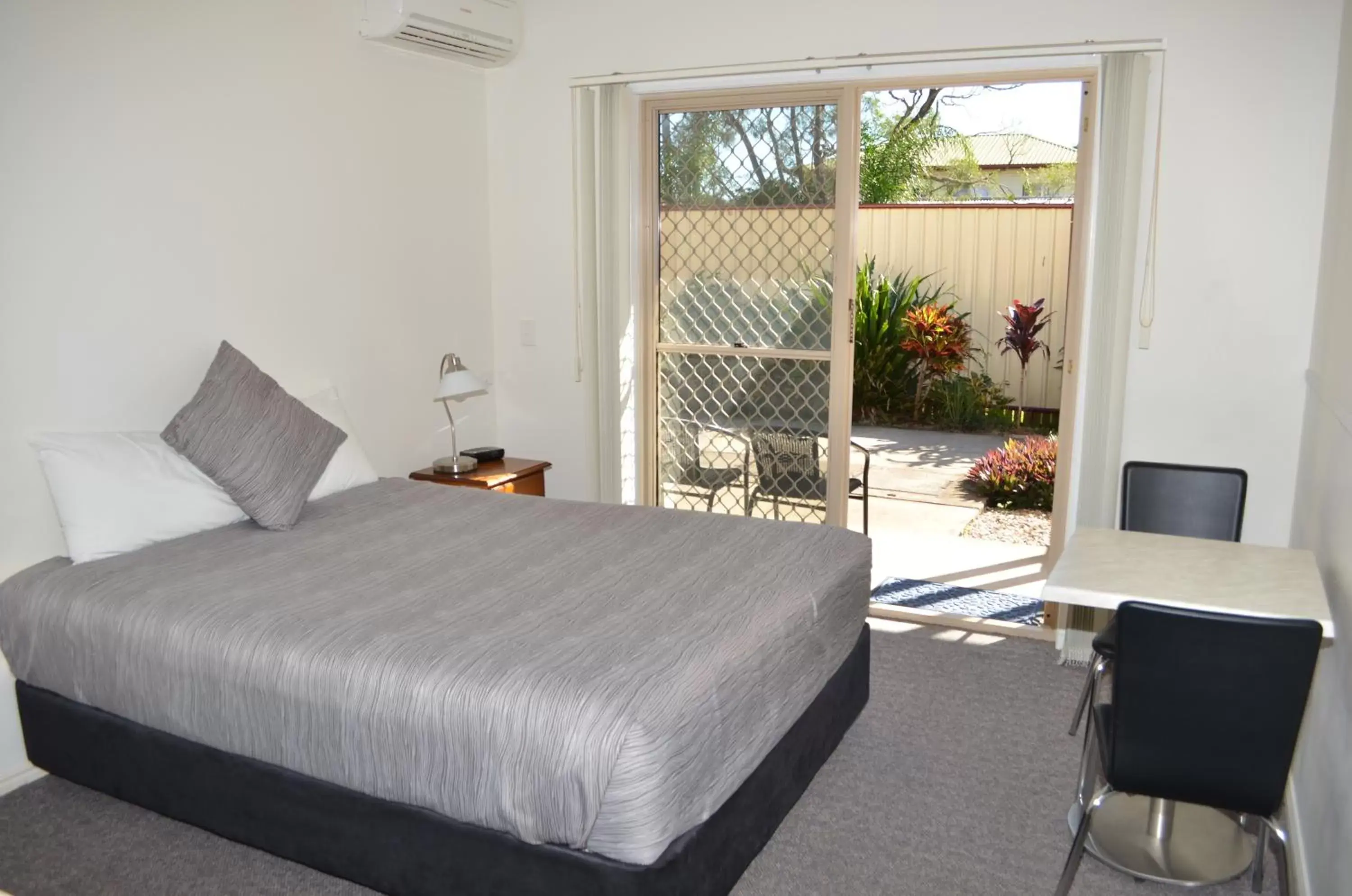 Bed in Redland Bay Motel