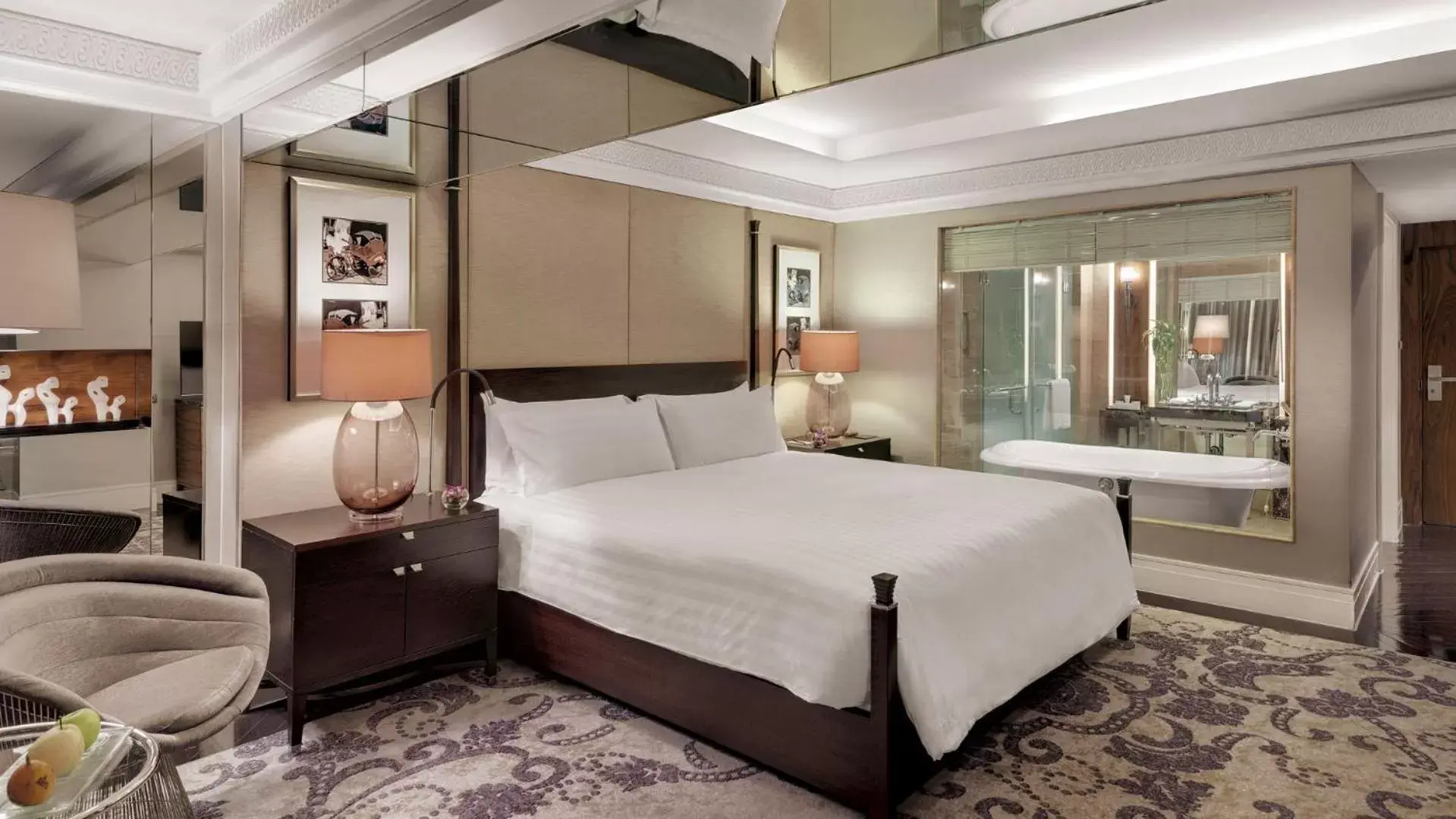 Bed in Hotel Indonesia Kempinski Jakarta