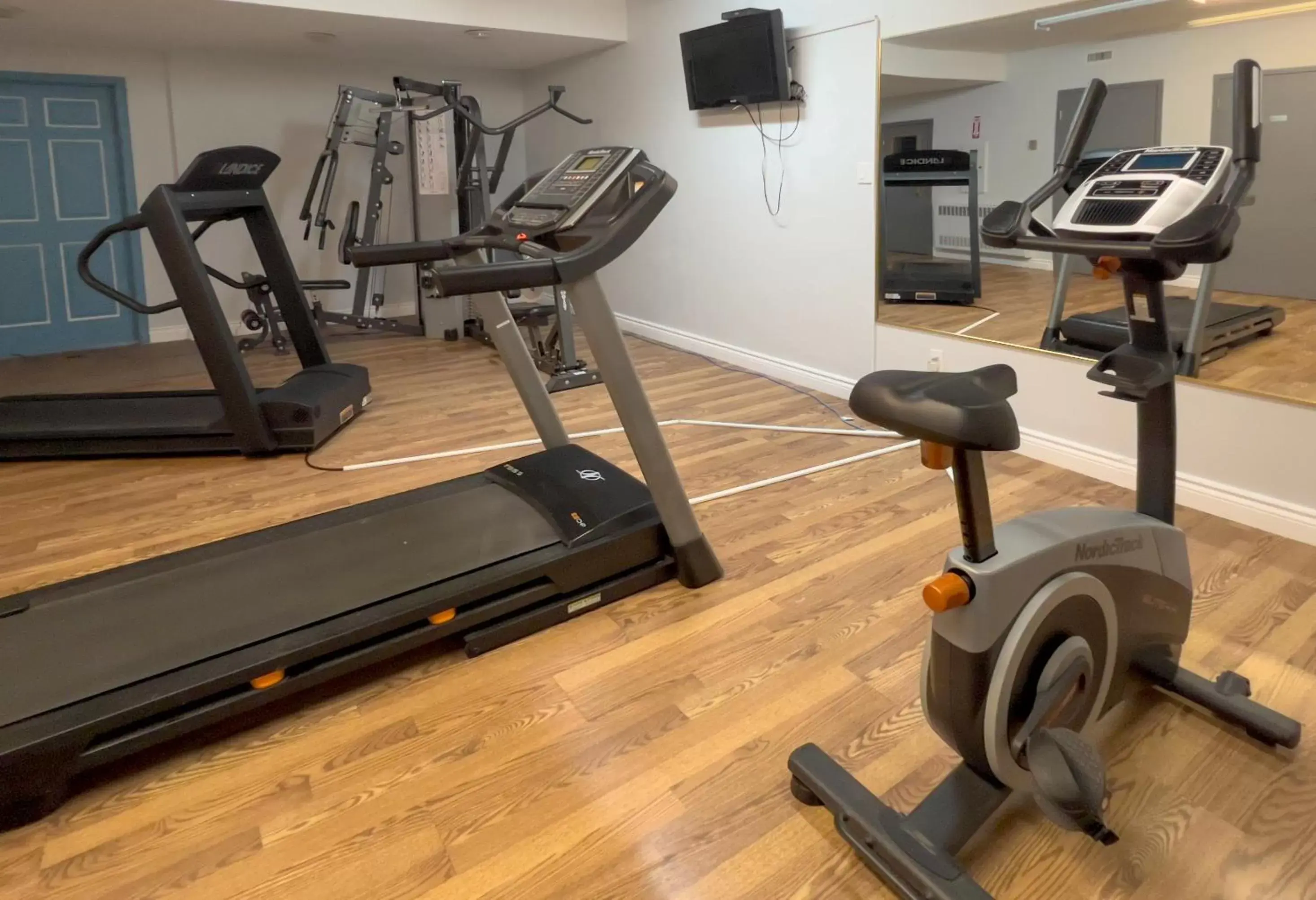 Fitness centre/facilities, Fitness Center/Facilities in Coast Hinton Hotel