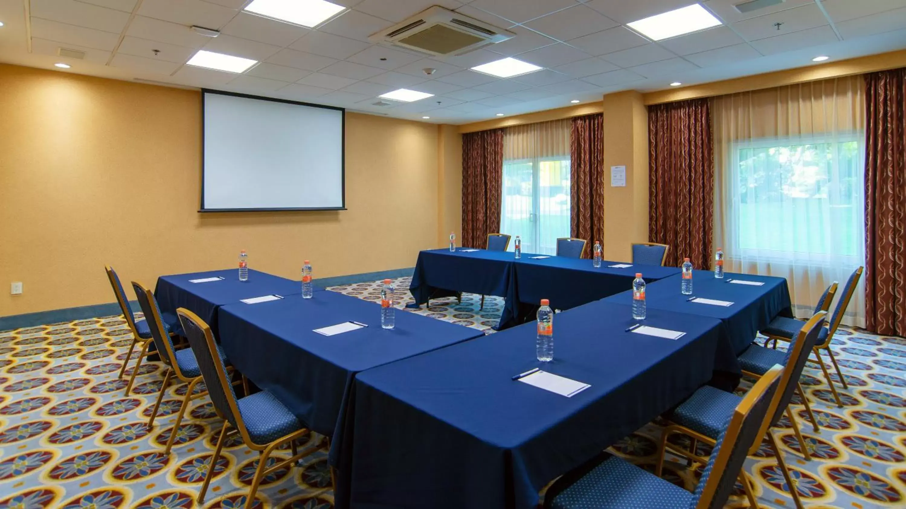 Meeting/conference room in Holiday Inn Express & Suites Cuernavaca, an IHG Hotel