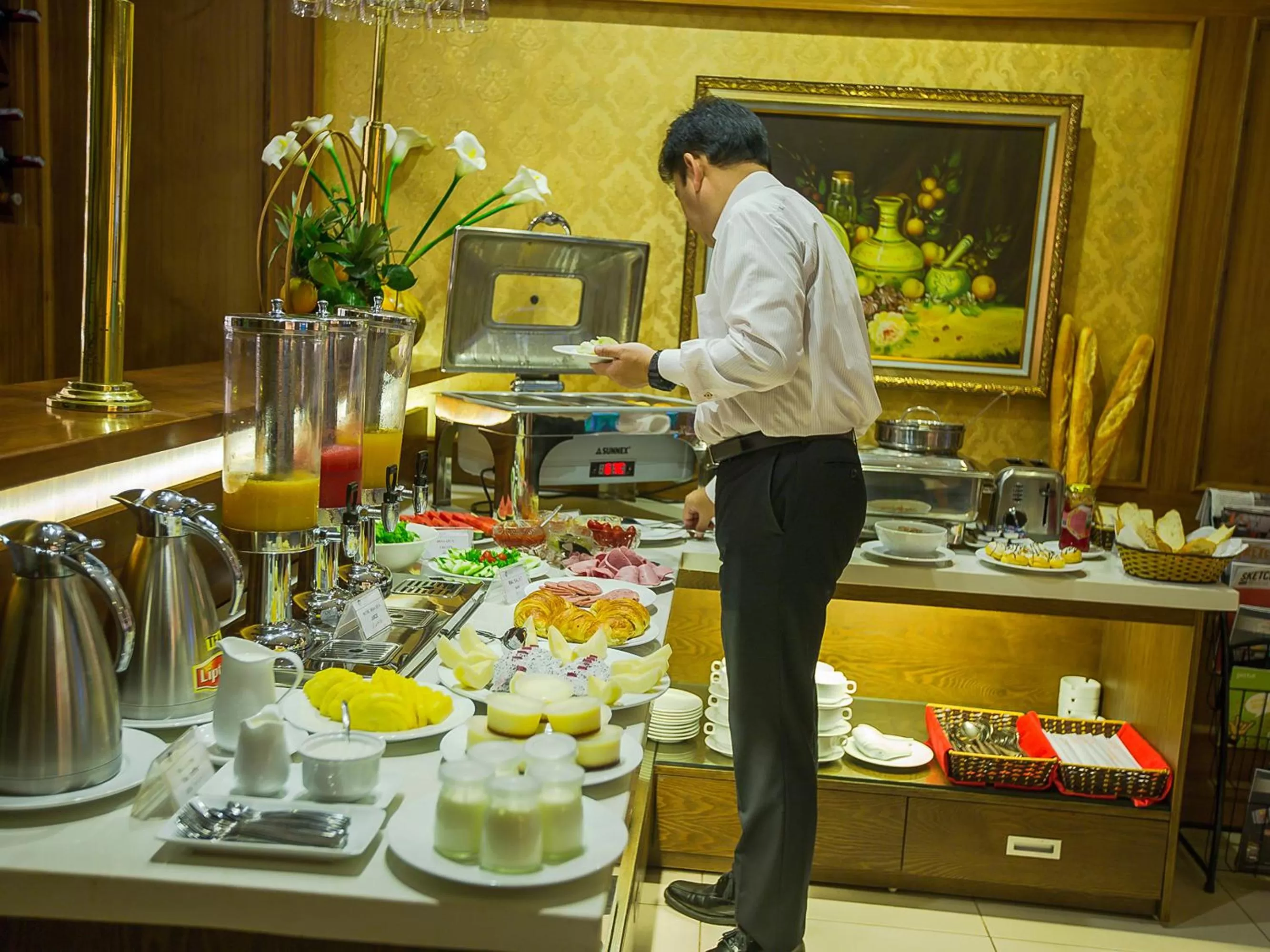 Buffet breakfast, Restaurant/Places to Eat in Emerald Boutique Hotel