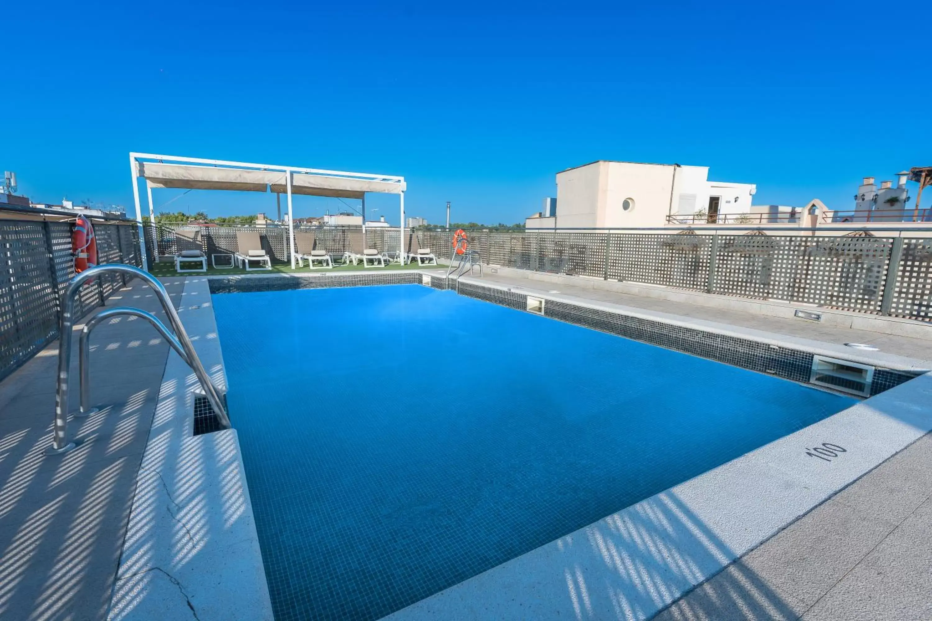 Solarium, Swimming Pool in Hesperia Córdoba