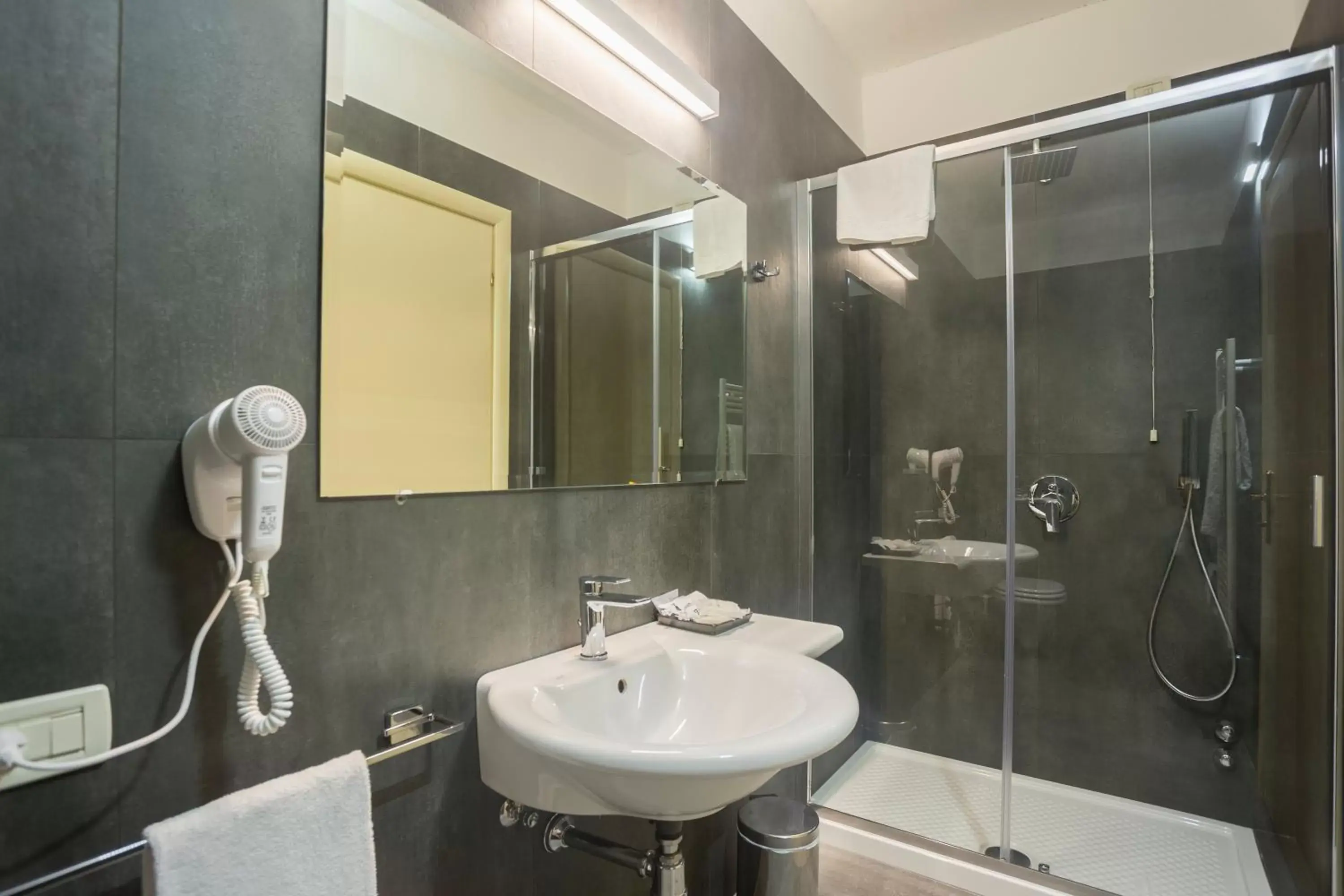 Bathroom in Hotel Repubblica Marinara