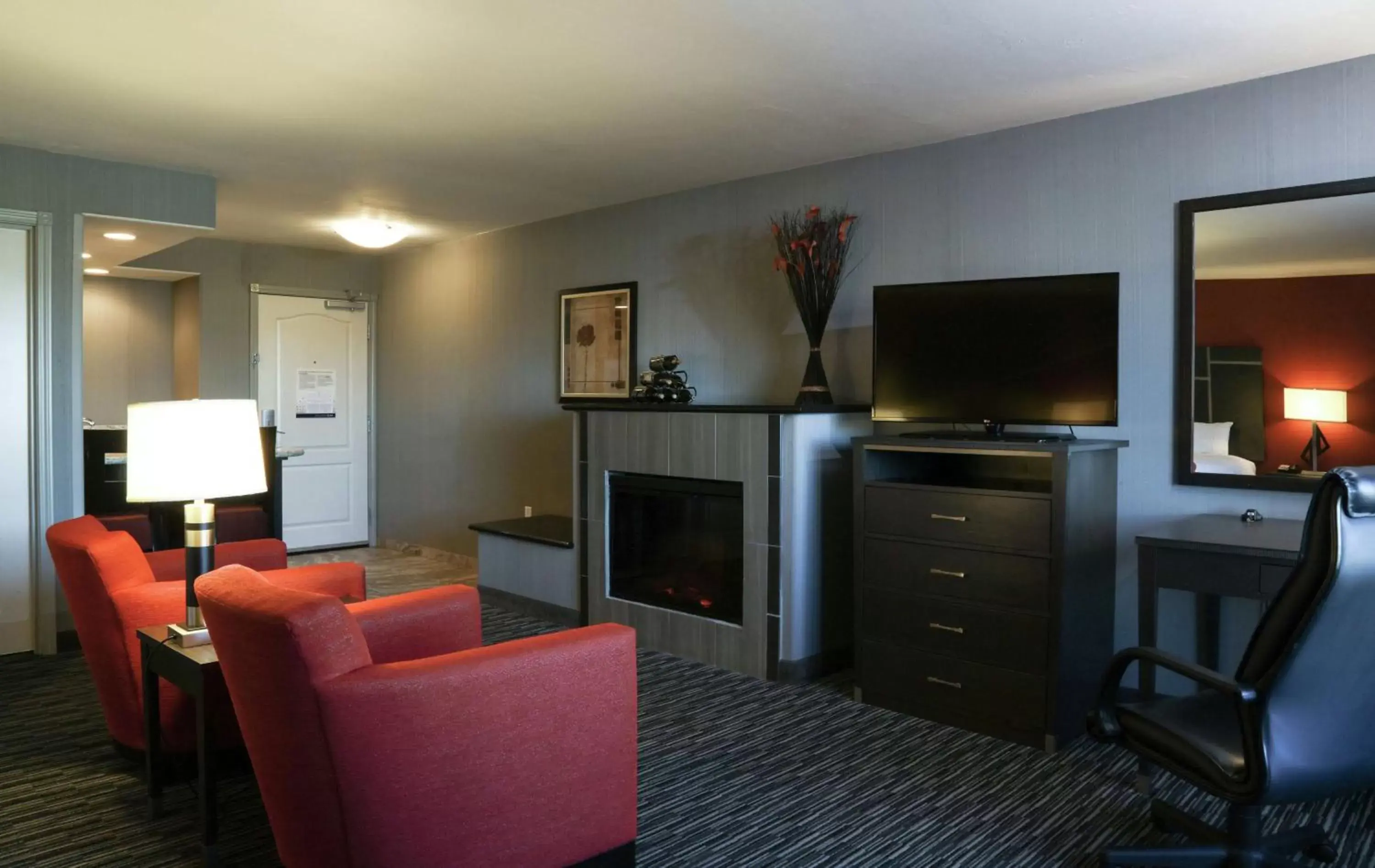 Bedroom, TV/Entertainment Center in Hampton Inn & Suites Temecula