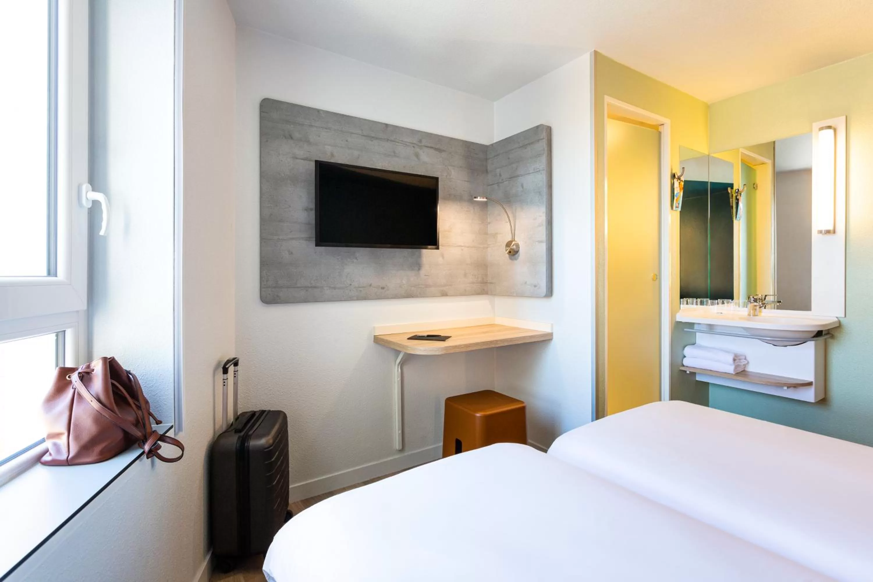 TV and multimedia, Bed in ibis budget Bordeaux Centre - Gare Saint Jean