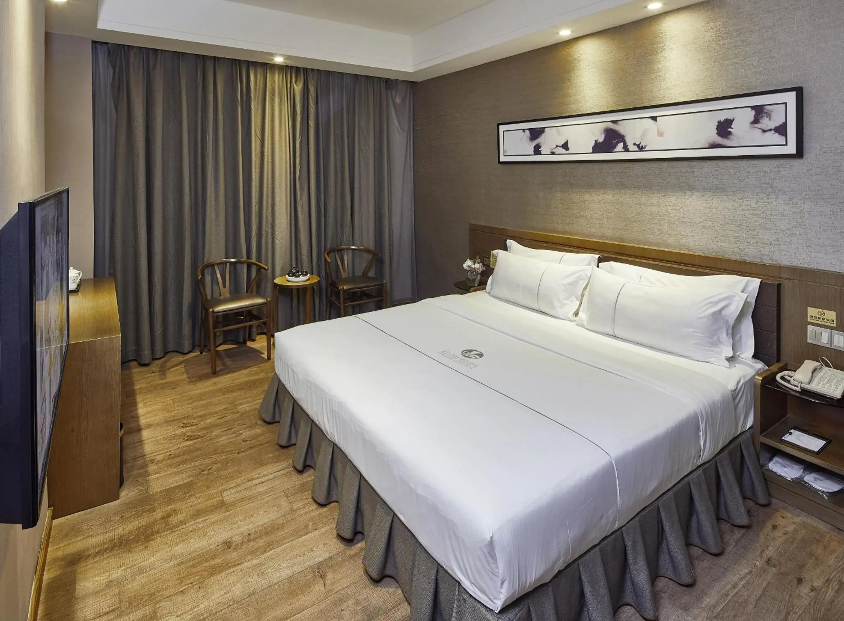 Bed in INSAIL Hotel (Shenzhen Dongmen Branch)