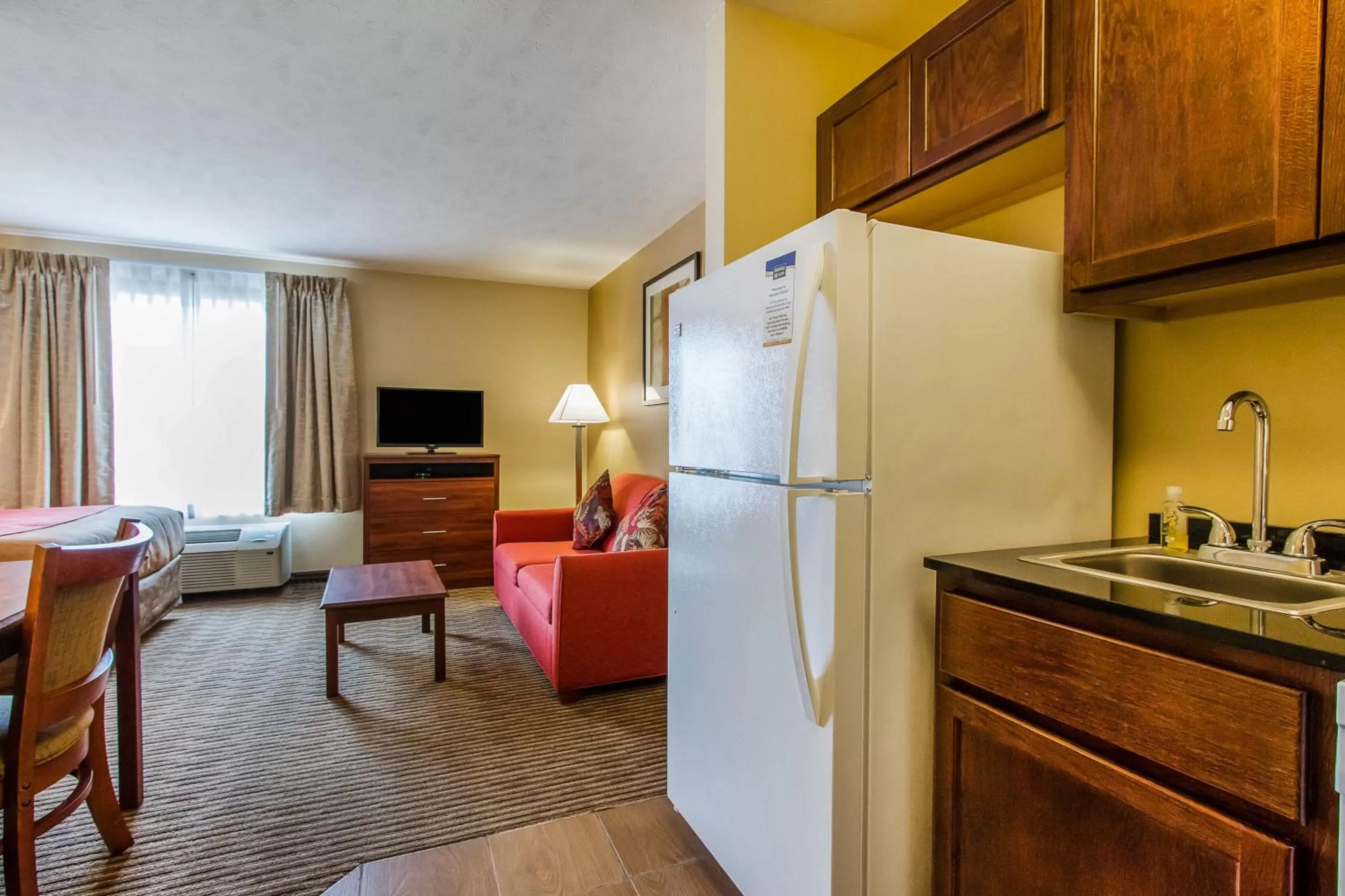 Kitchen or kitchenette in MainStay Suites Grand Island