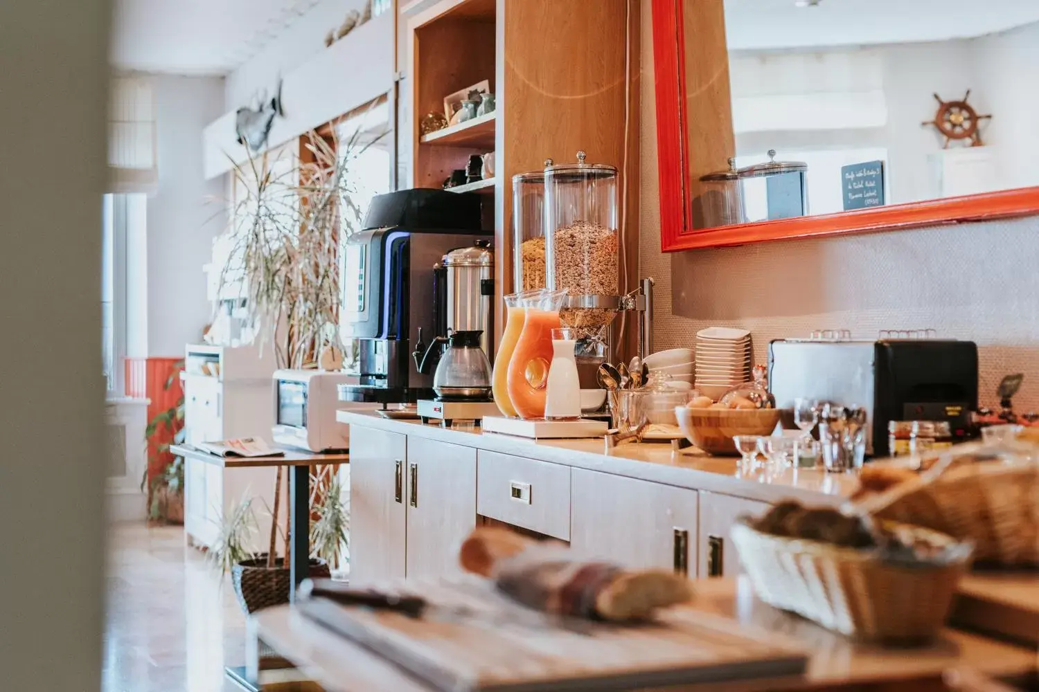 Food and drinks, Kitchen/Kitchenette in Hôtel Aux Tamaris - Vue Mer