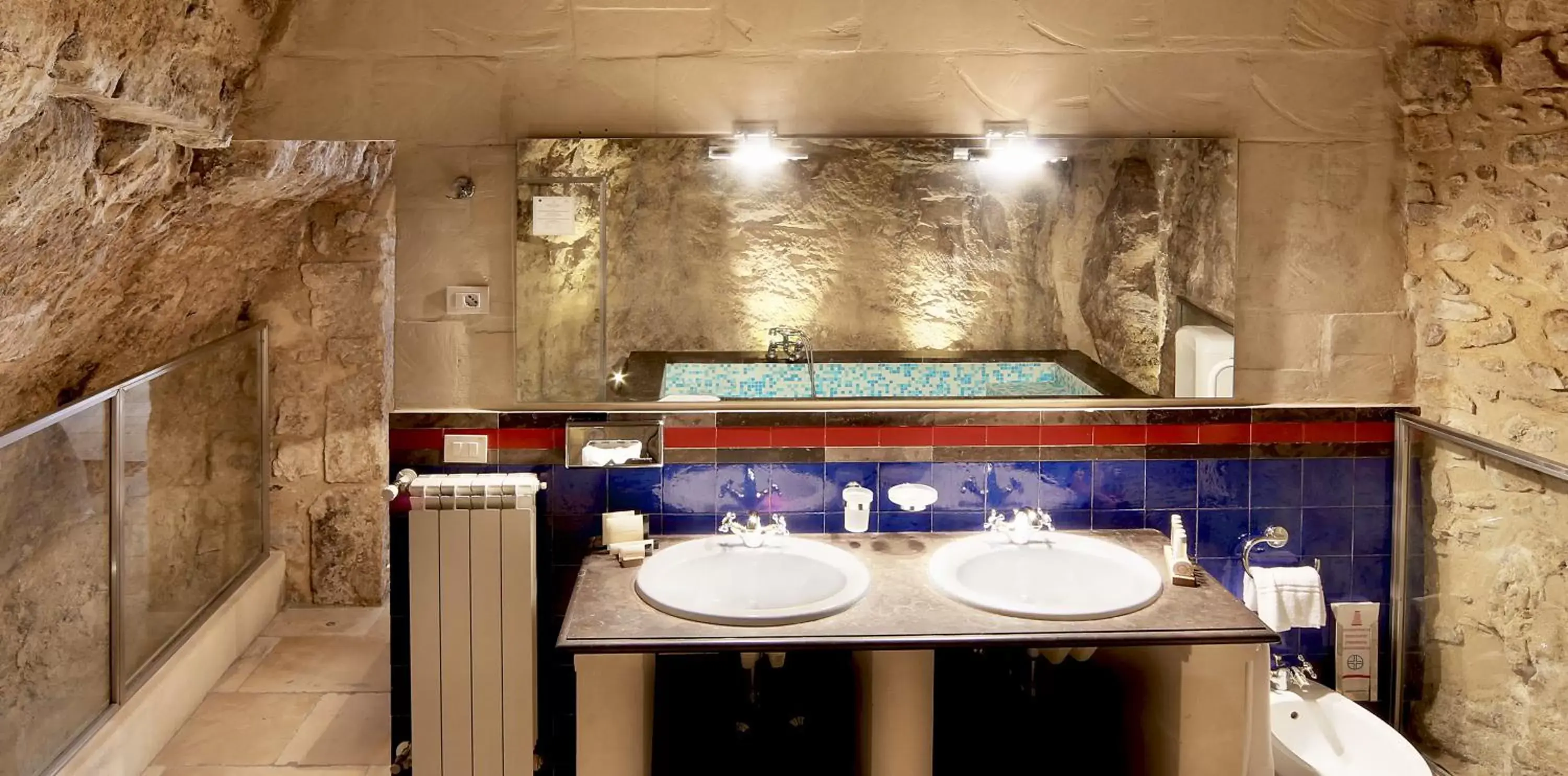 Bathroom, Restaurant/Places to Eat in Relais & Châteaux Locanda Don Serafino