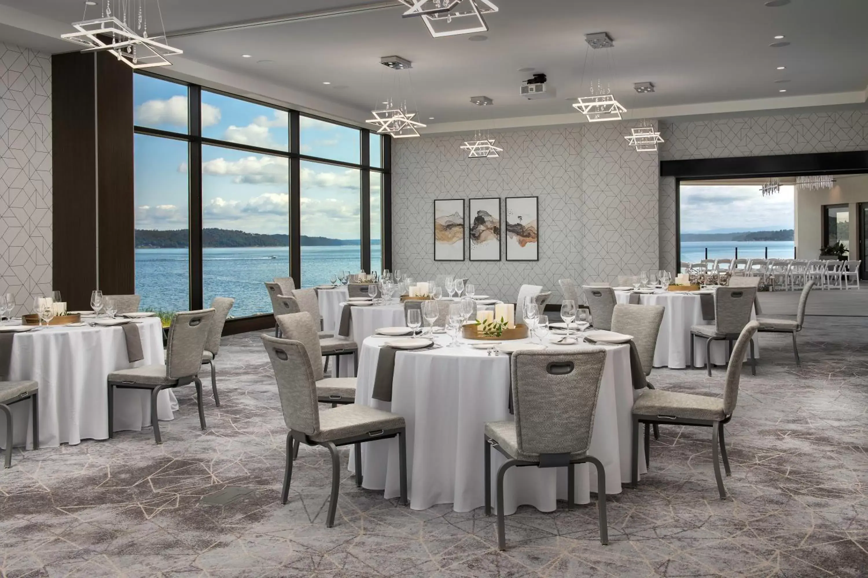 Banquet/Function facilities, Restaurant/Places to Eat in Silver Cloud Hotel Tacoma at Point Ruston Waterfront