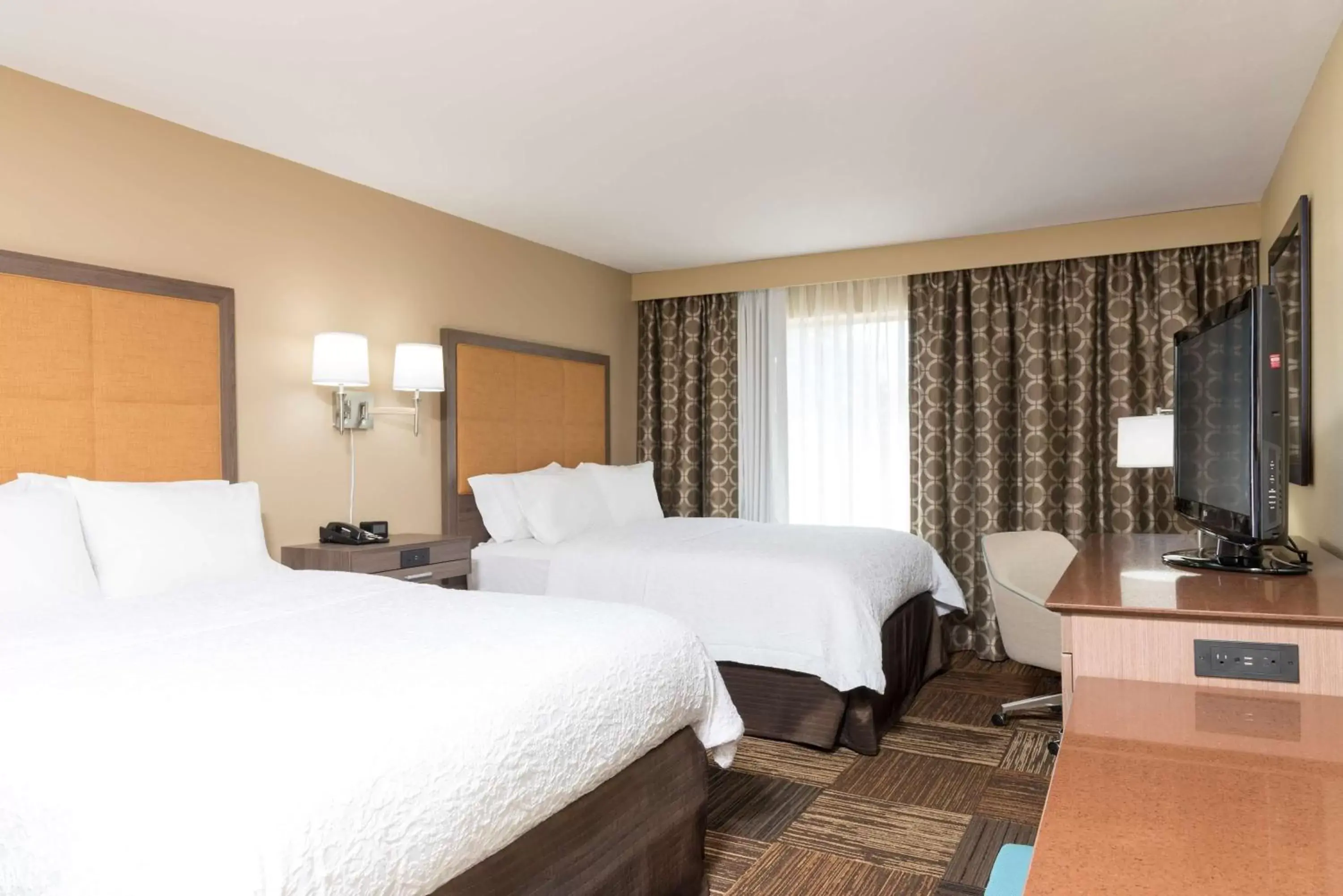 Bedroom, Bed in Hampton Inn & Suites Fremont