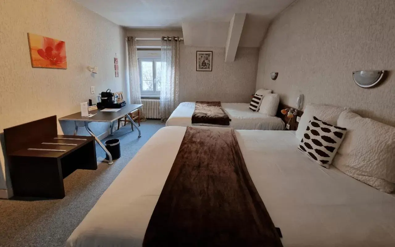Bedroom in Logis Central Hôtel & Spa