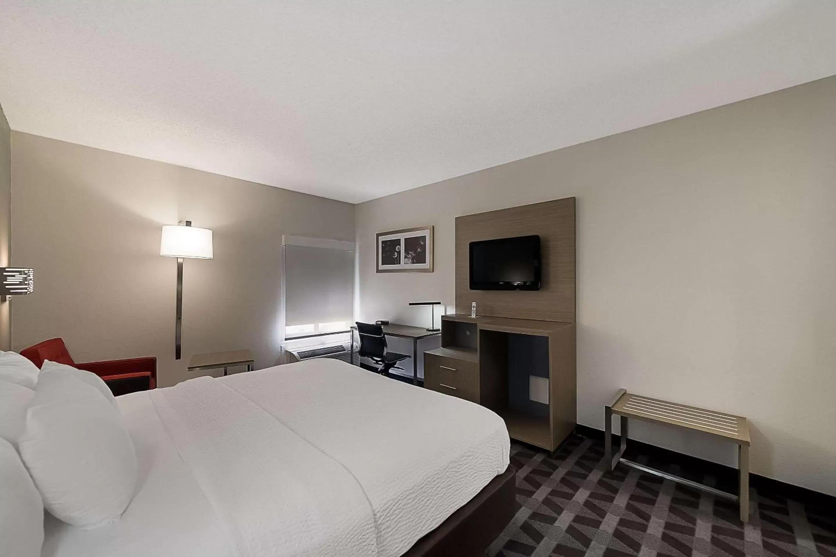 Bedroom in Quality Inn & Suites DFW Airport South