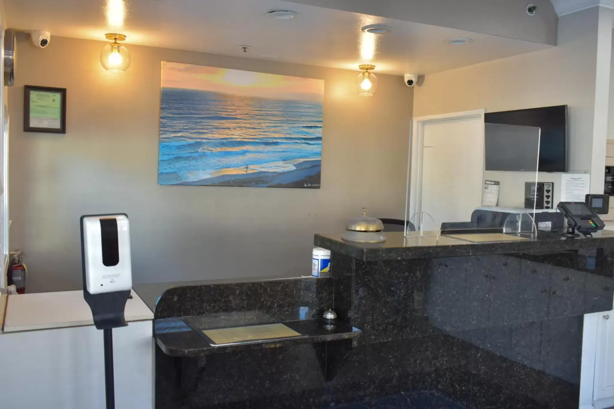 Lobby or reception, TV/Entertainment Center in Rodeway Inn Encinitas North