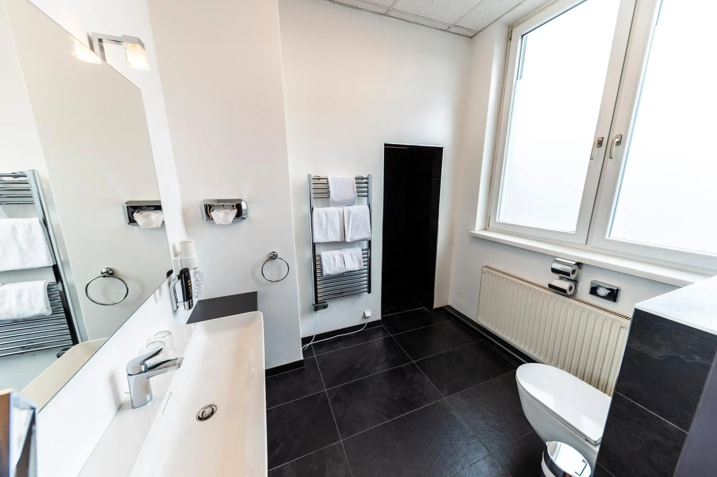 Photo of the whole room, Bathroom in Hotel Fohnsdorf