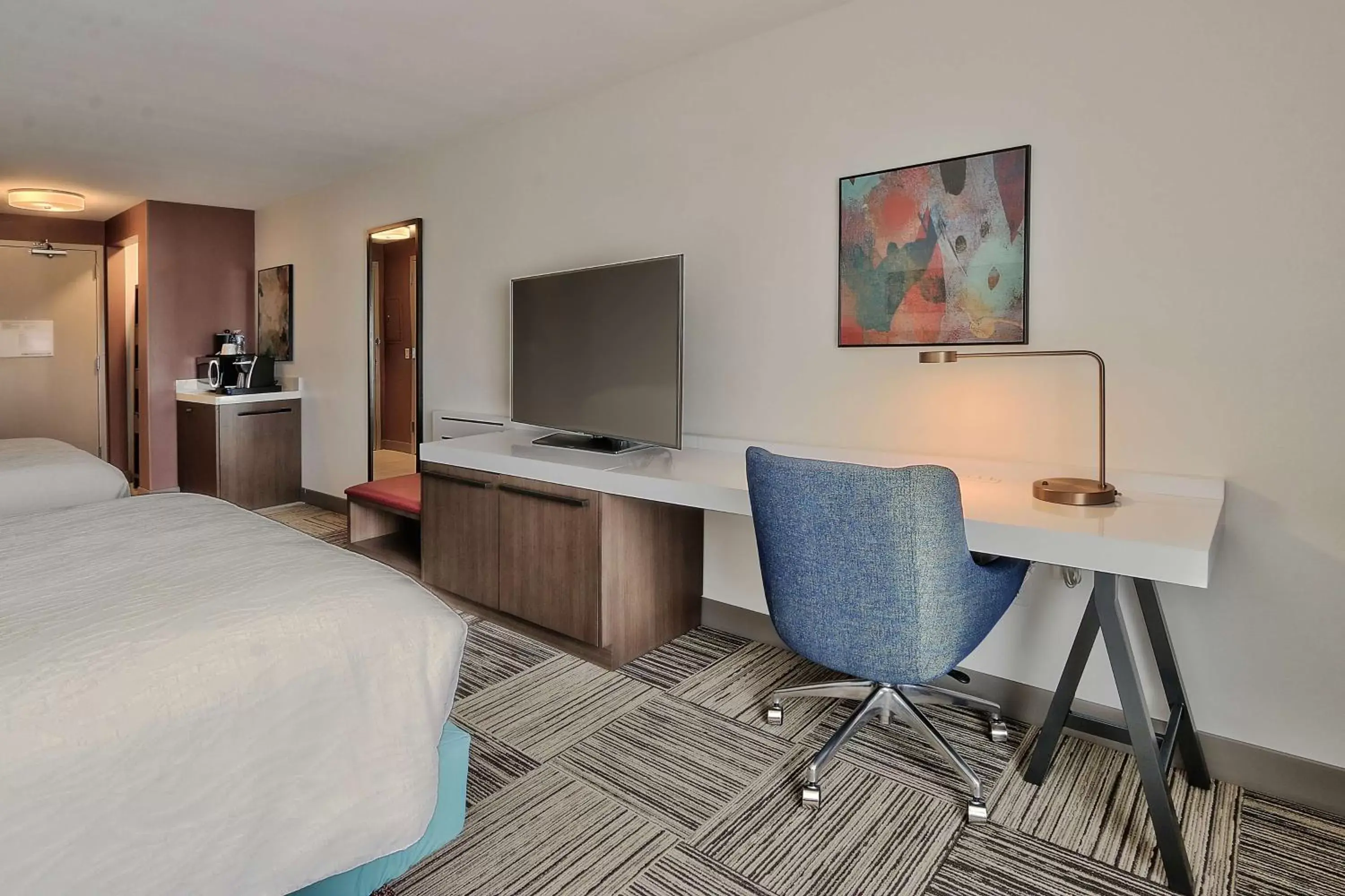 Bedroom, TV/Entertainment Center in Hilton Garden Inn Albuquerque/Journal Center