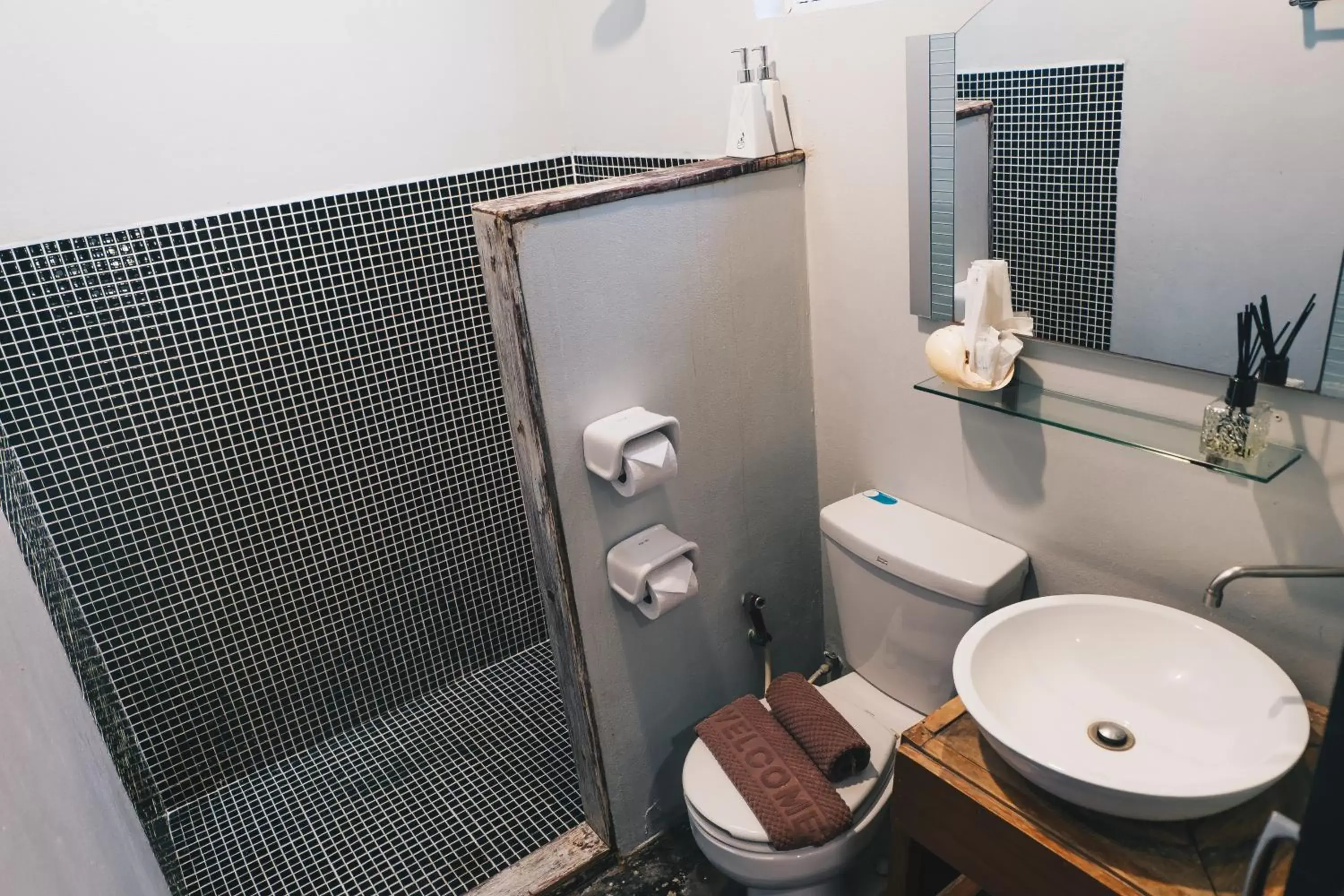 Shower, Bathroom in Green Gallery Beach Boutique Hotel