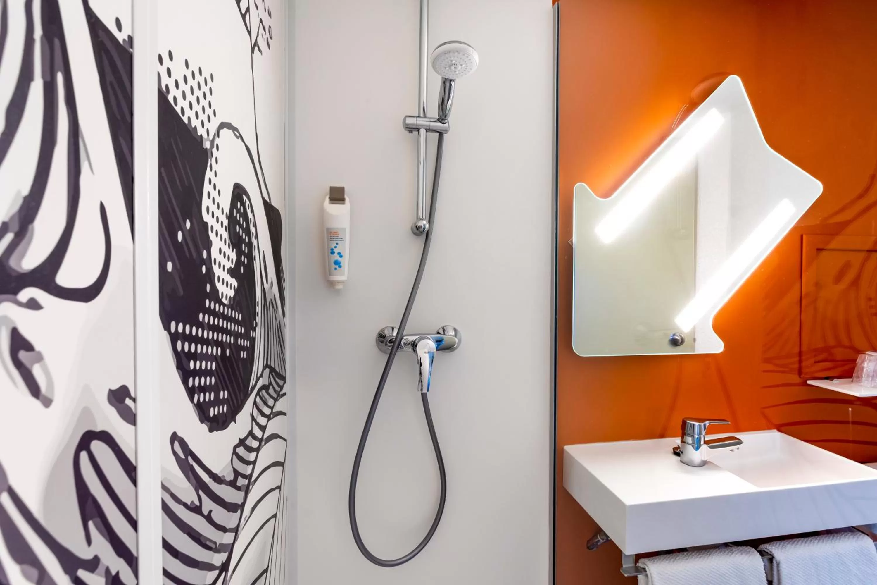 Shower in Ibis budget Lorient Caudan